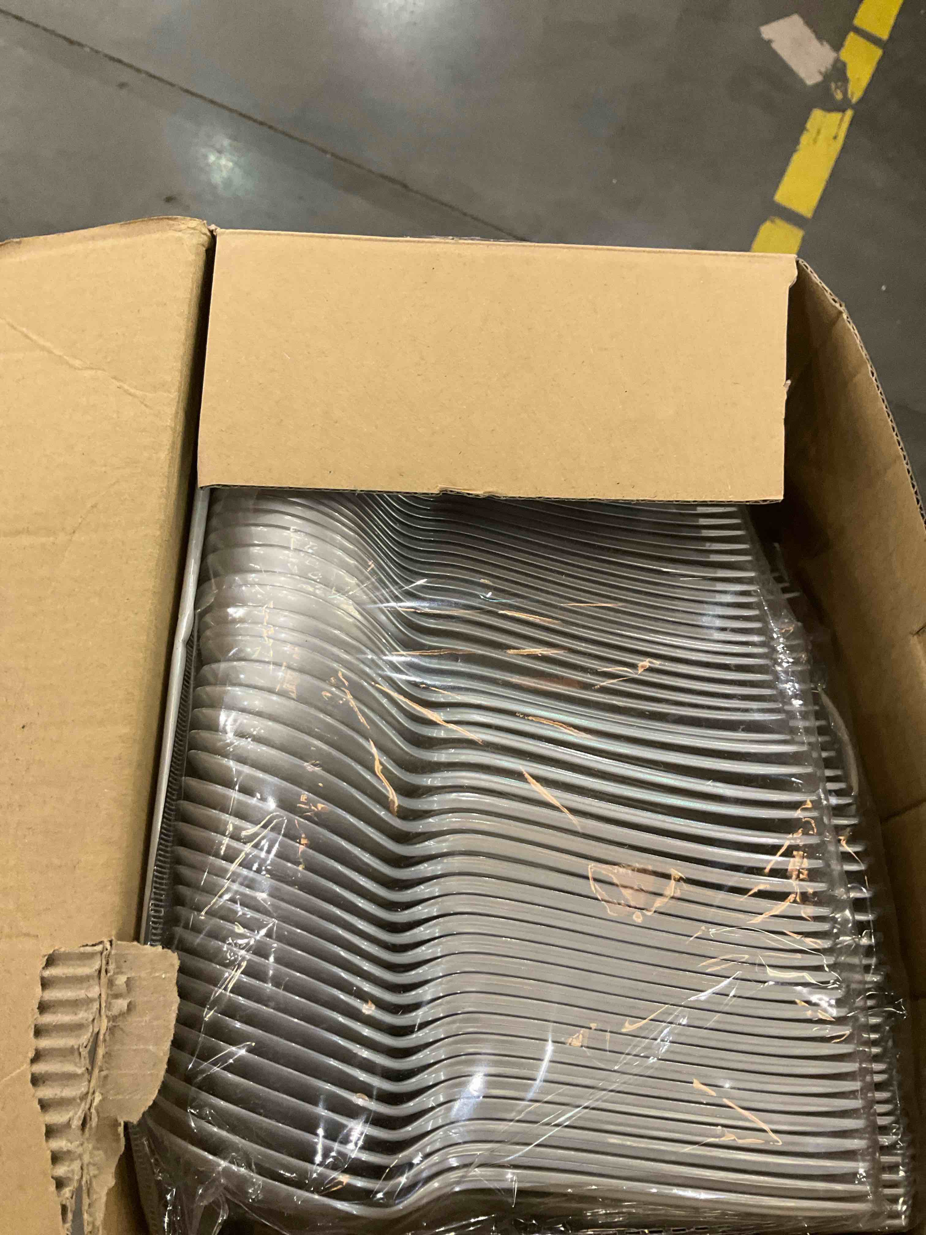 https://s3.amazonaws.com/lotting-images-prod/BargainHunt/EXS01509944_1717073422647.jpeg