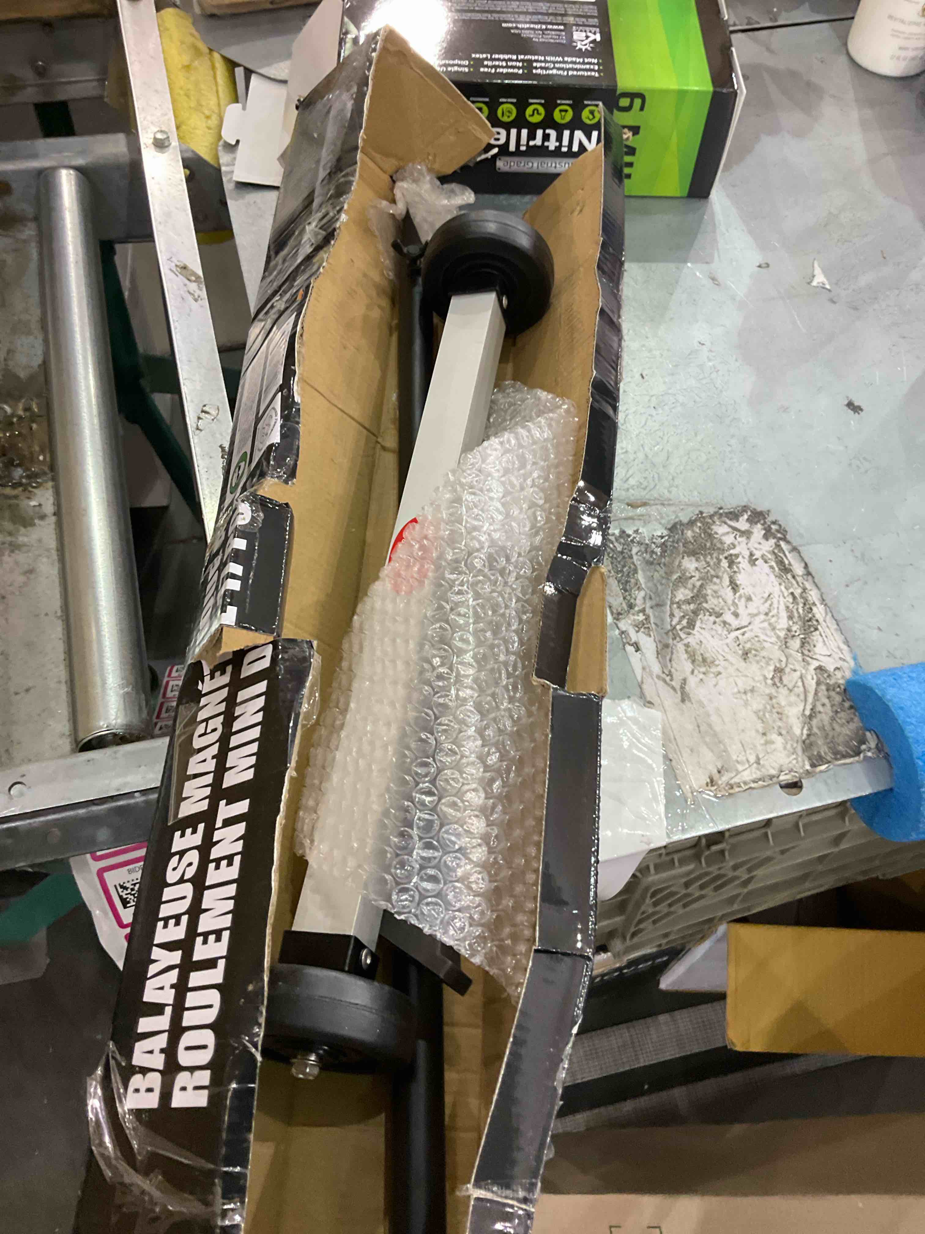 Grip 17" Magnetic Pickup Floor Sweeper