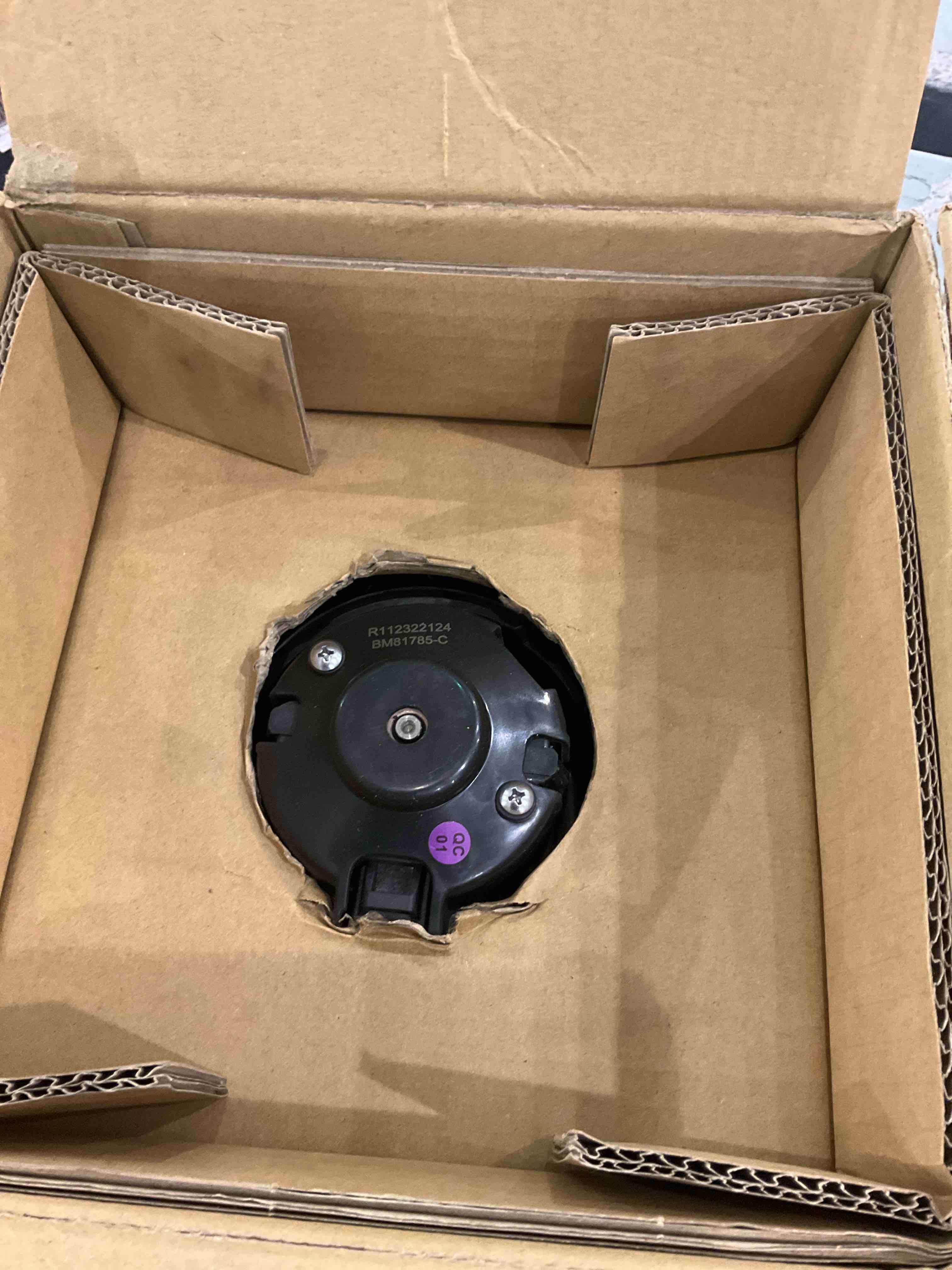 https://s3.amazonaws.com/lotting-images-prod/BargainHunt/EXS01511128_1716981771794.jpeg