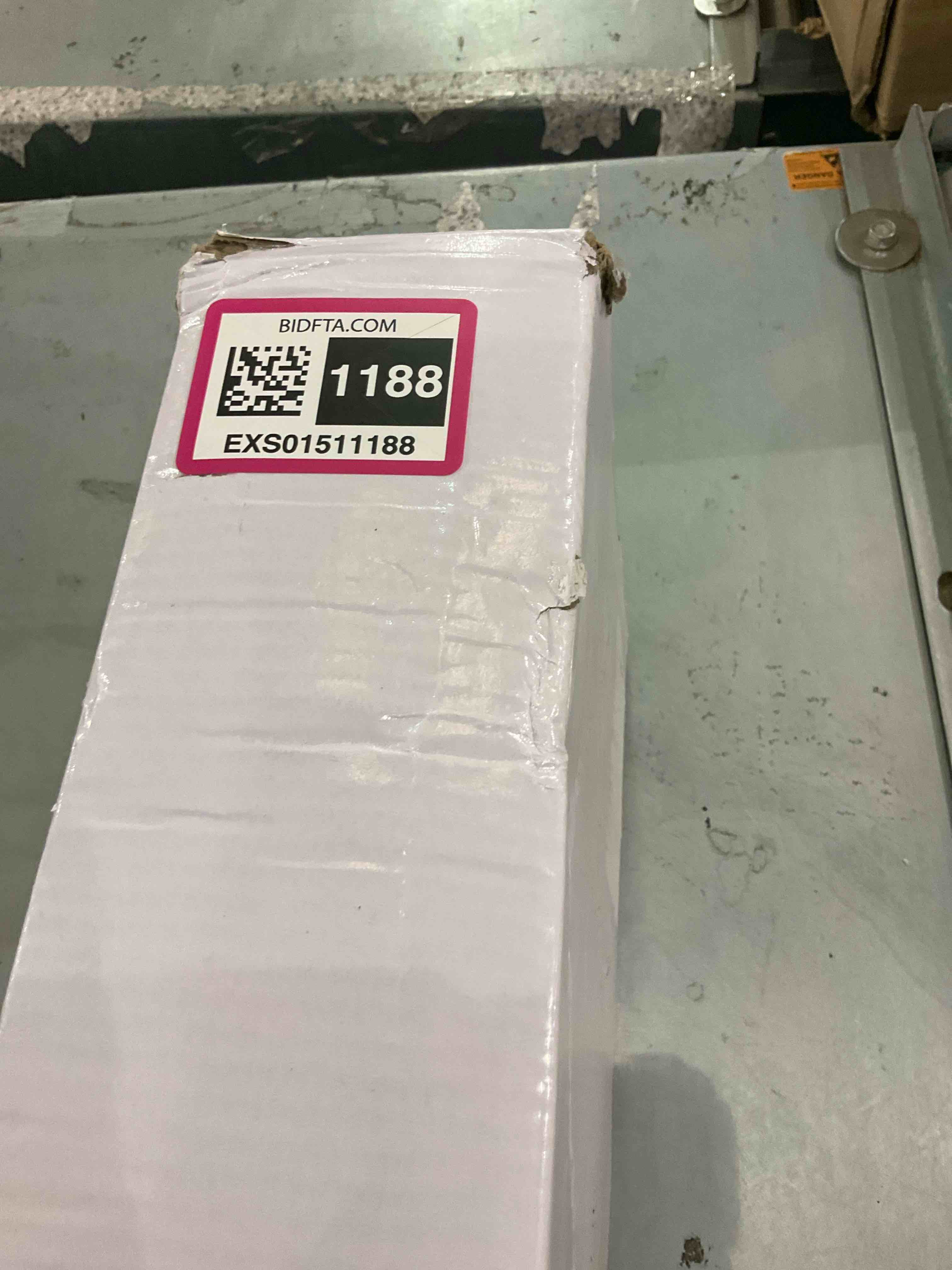 https://s3.amazonaws.com/lotting-images-prod/BargainHunt/EXS01511188_1716986635400.jpeg