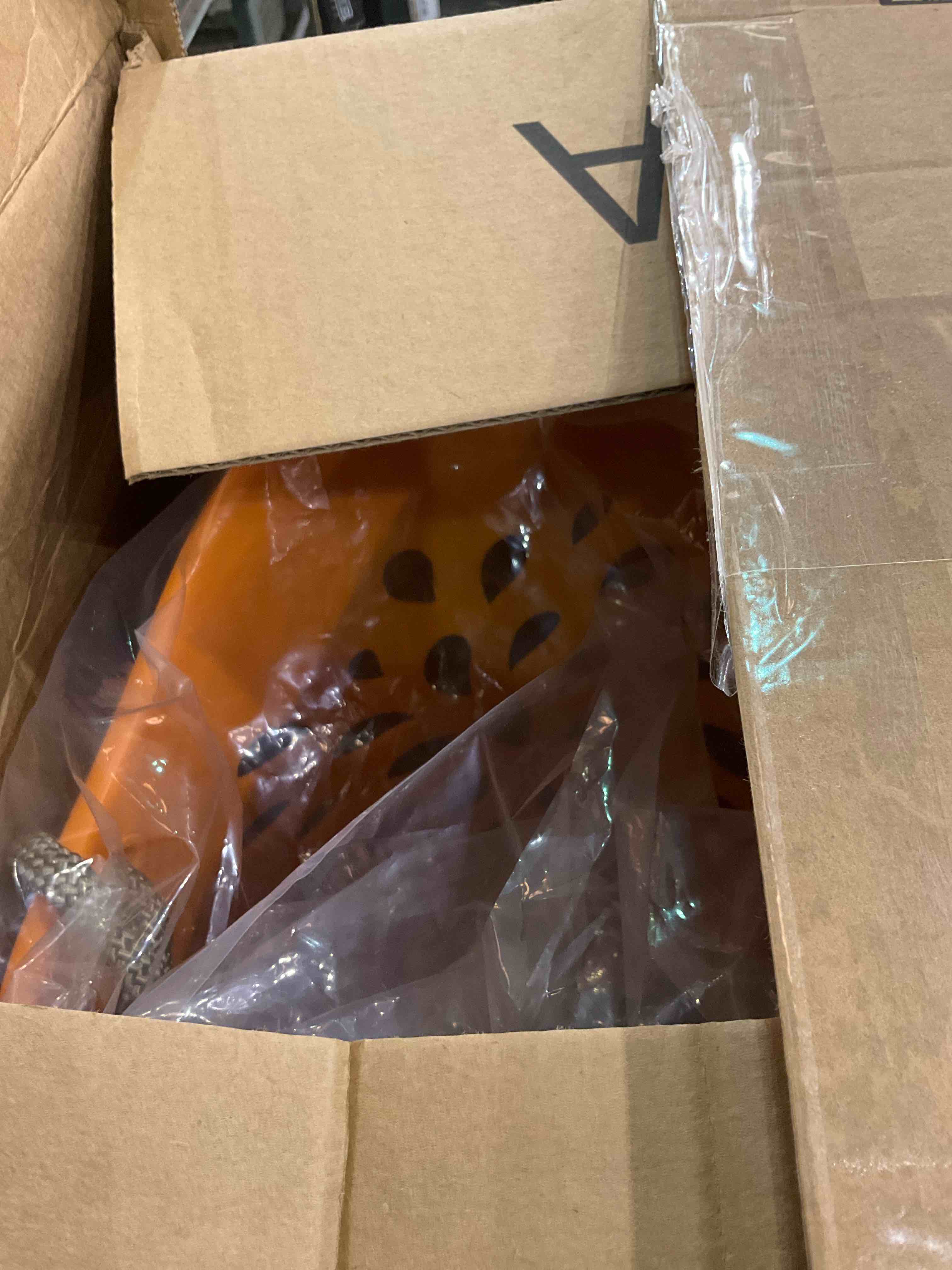 https://s3.amazonaws.com/lotting-images-prod/BargainHunt/EXS01511192_1716986965504.jpeg