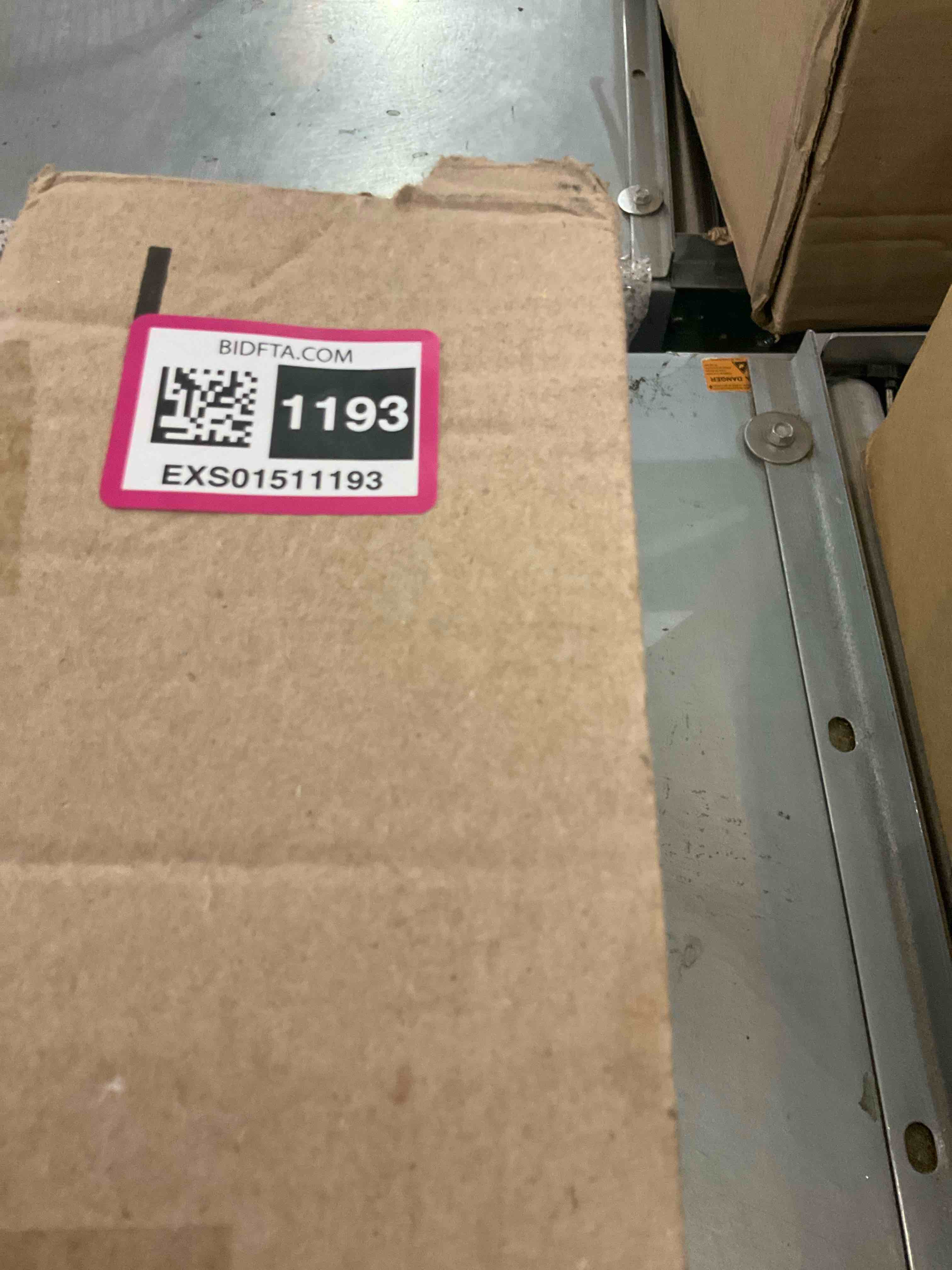 https://s3.amazonaws.com/lotting-images-prod/BargainHunt/EXS01511193_1716987040283.jpeg
