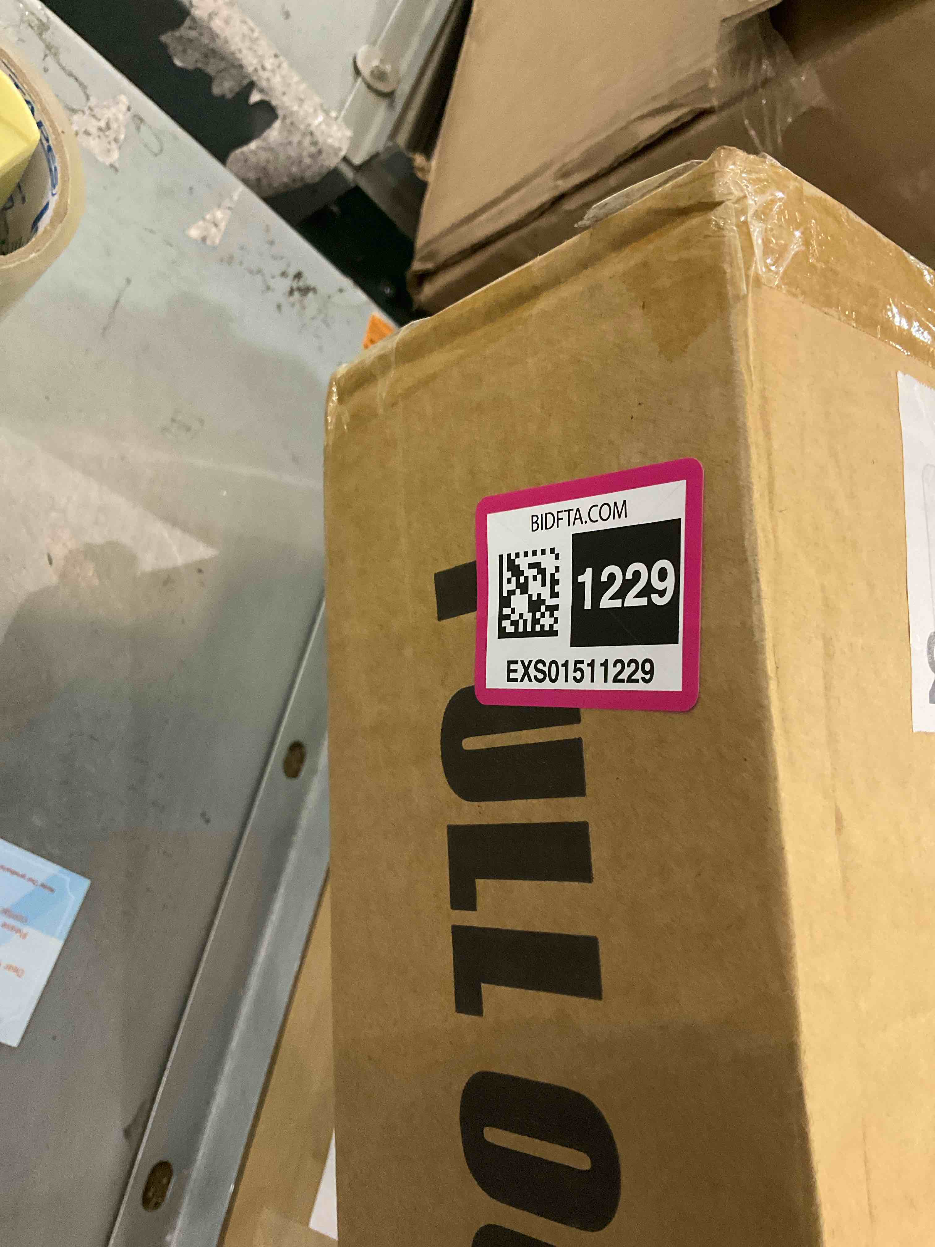 https://s3.amazonaws.com/lotting-images-prod/BargainHunt/EXS01511229_1716993066527.jpeg