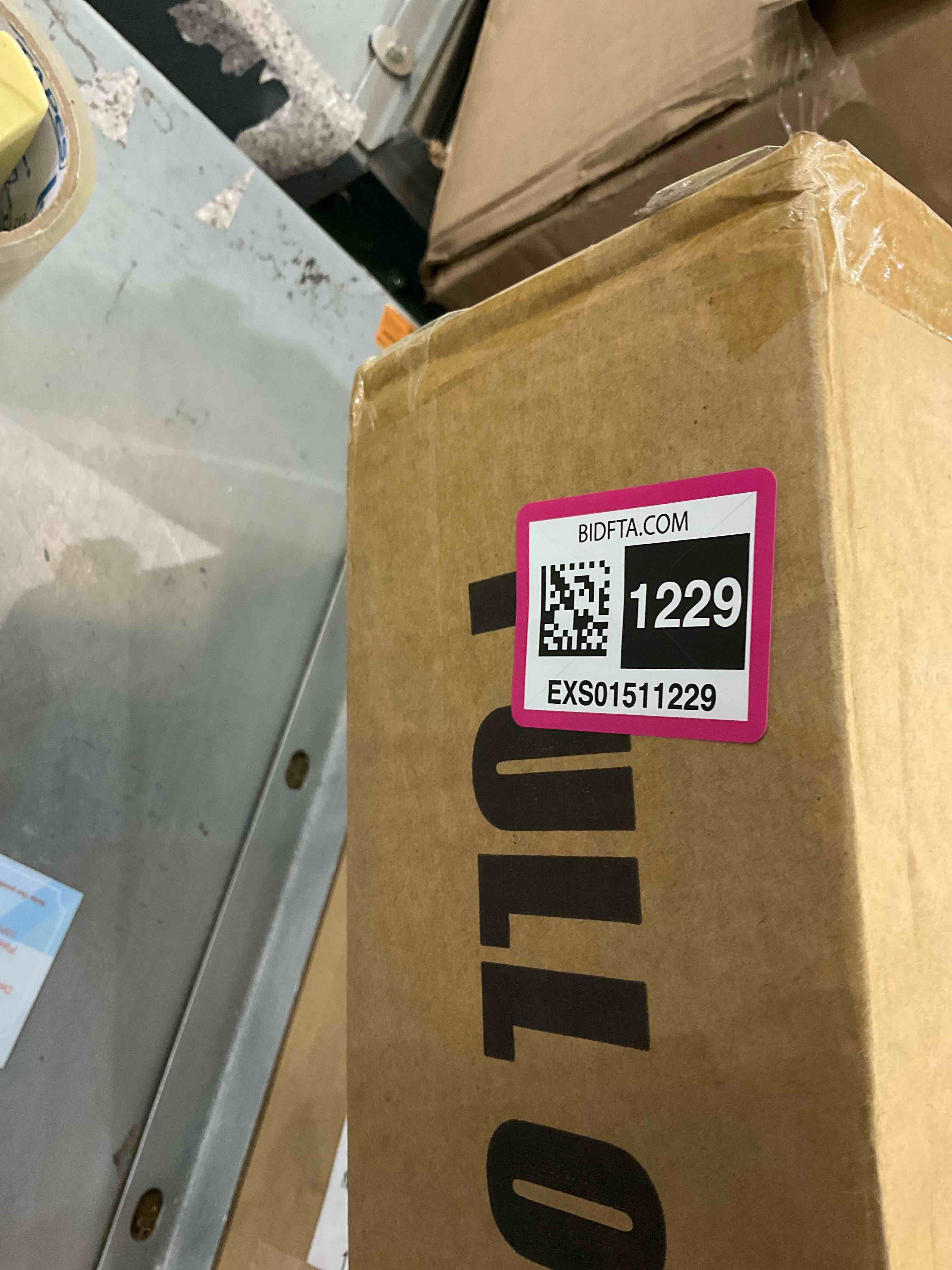 https://s3.amazonaws.com/lotting-images-prod/BargainHunt/EXS01511229_1716993067610.jpeg