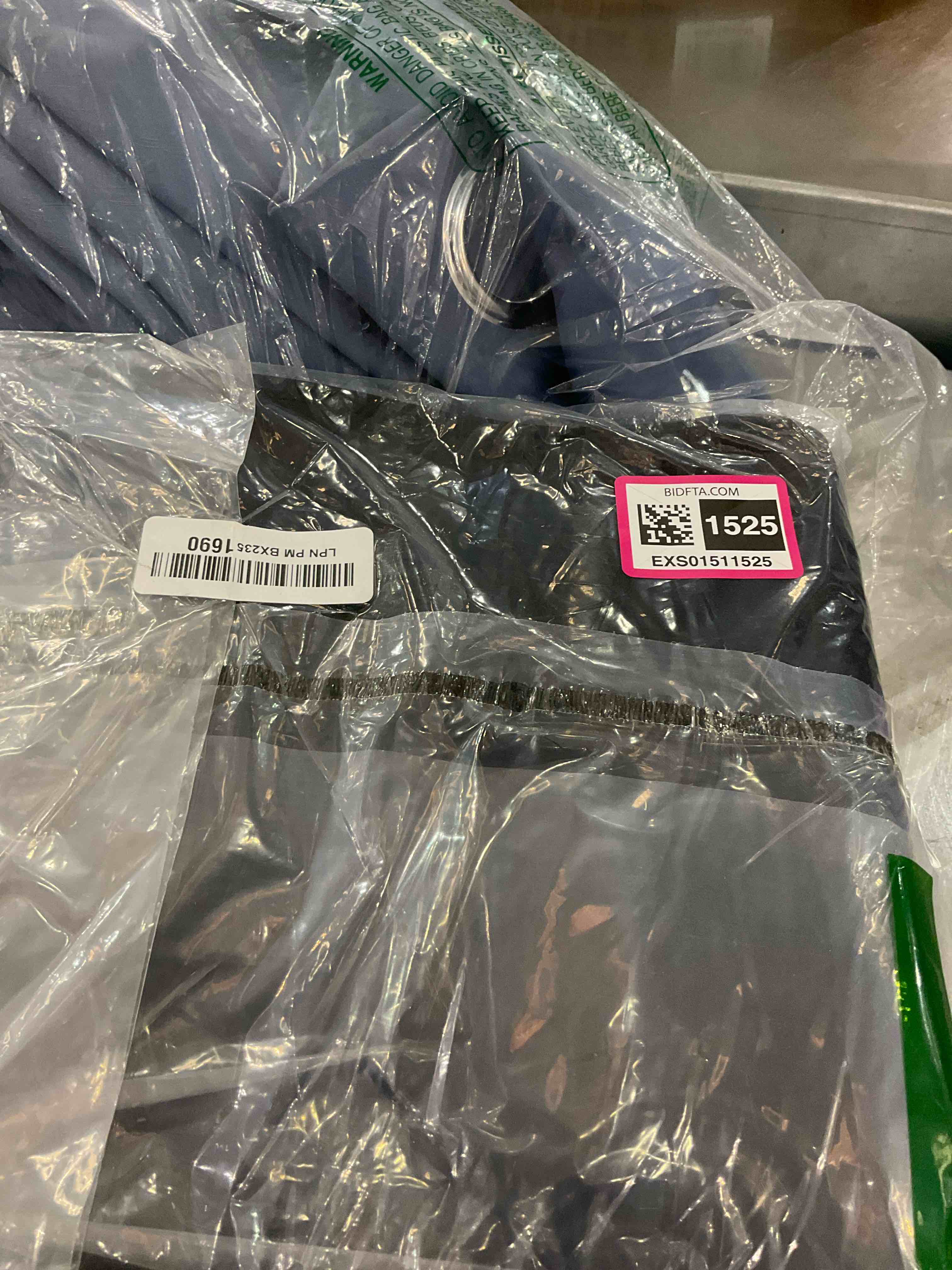 https://s3.amazonaws.com/lotting-images-prod/BargainHunt/EXS01511525_1716989119116.jpeg