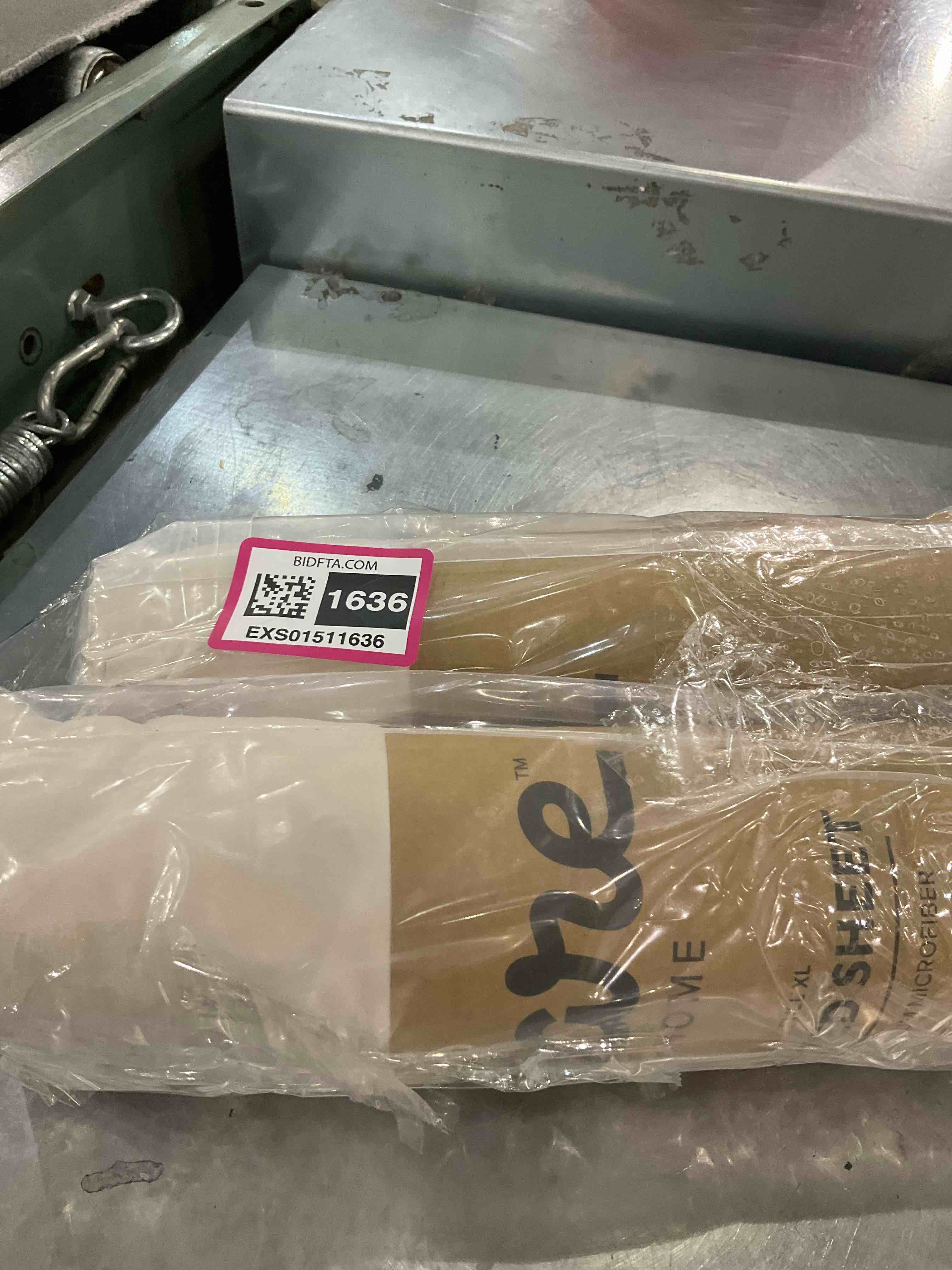 https://s3.amazonaws.com/lotting-images-prod/BargainHunt/EXS01511636_1717068657456.jpeg