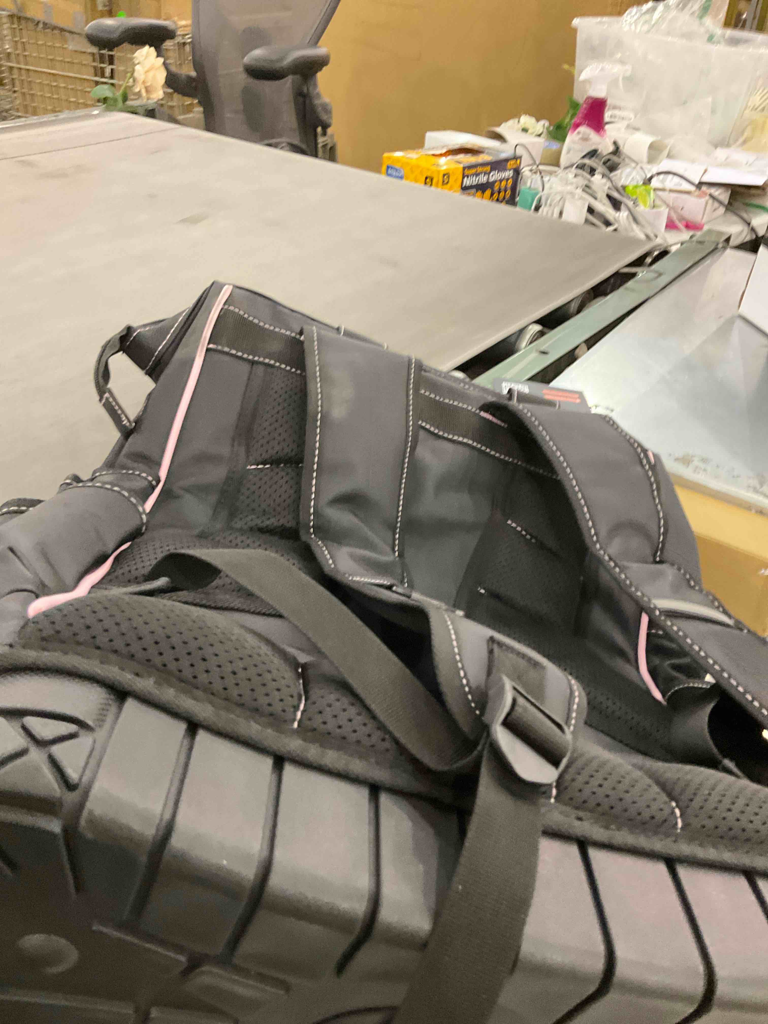 https://s3.amazonaws.com/lotting-images-prod/BargainHunt/EXS01511638_1717068986913.jpeg