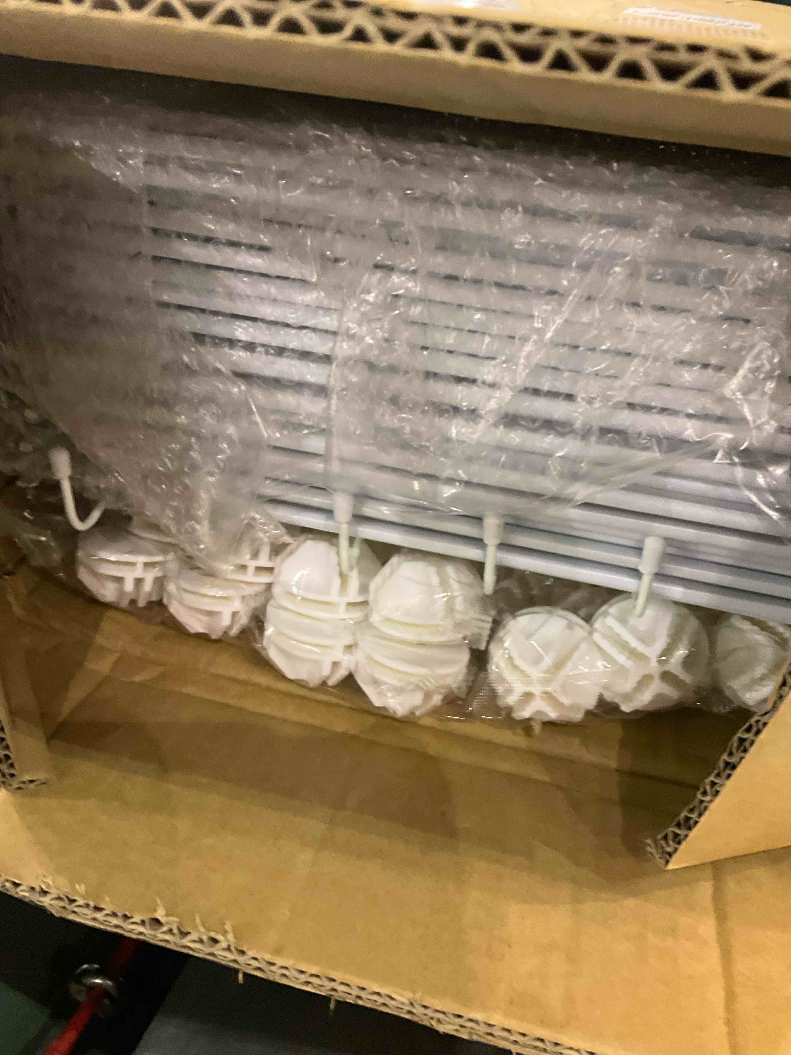https://s3.amazonaws.com/lotting-images-prod/BargainHunt/EXS01511645_1717069574052.jpeg