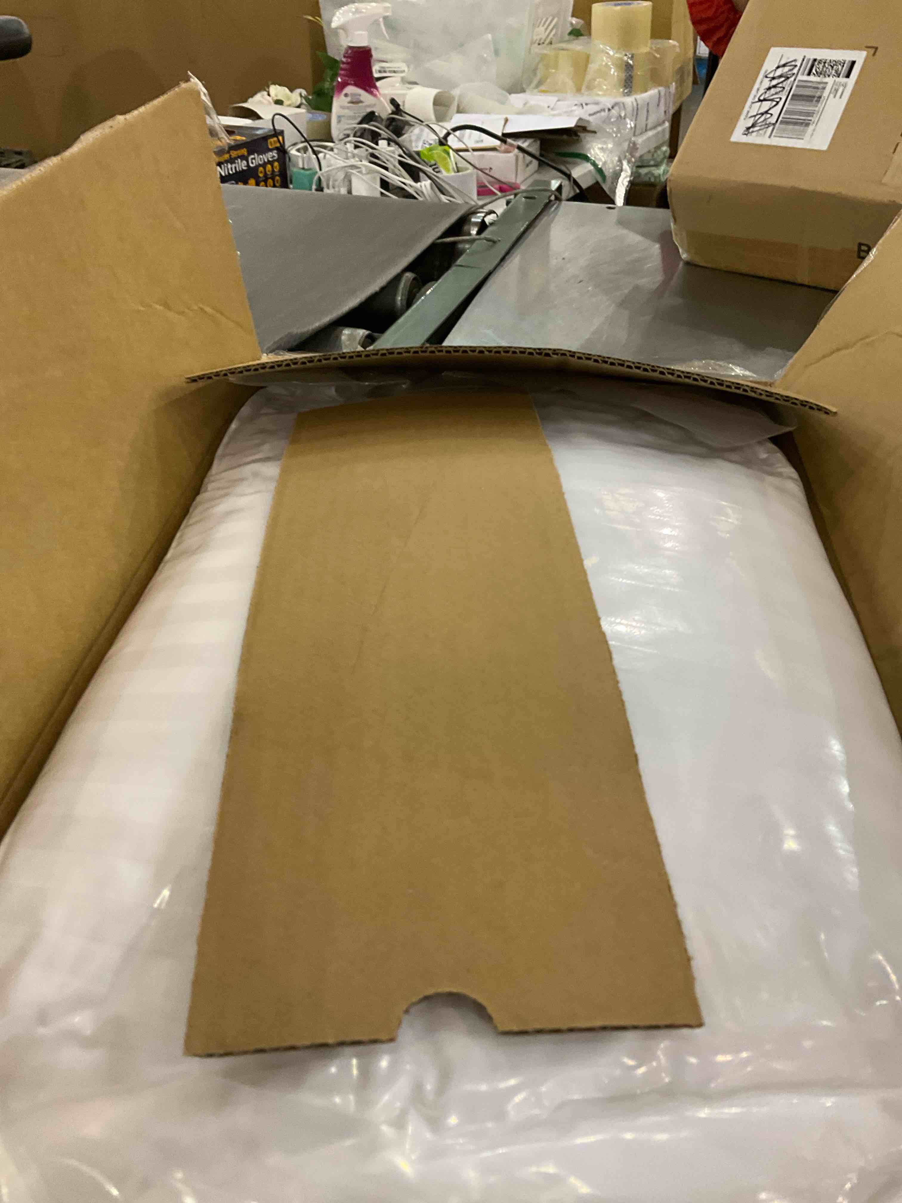 https://s3.amazonaws.com/lotting-images-prod/BargainHunt/EXS01511655_1717070533203.jpeg