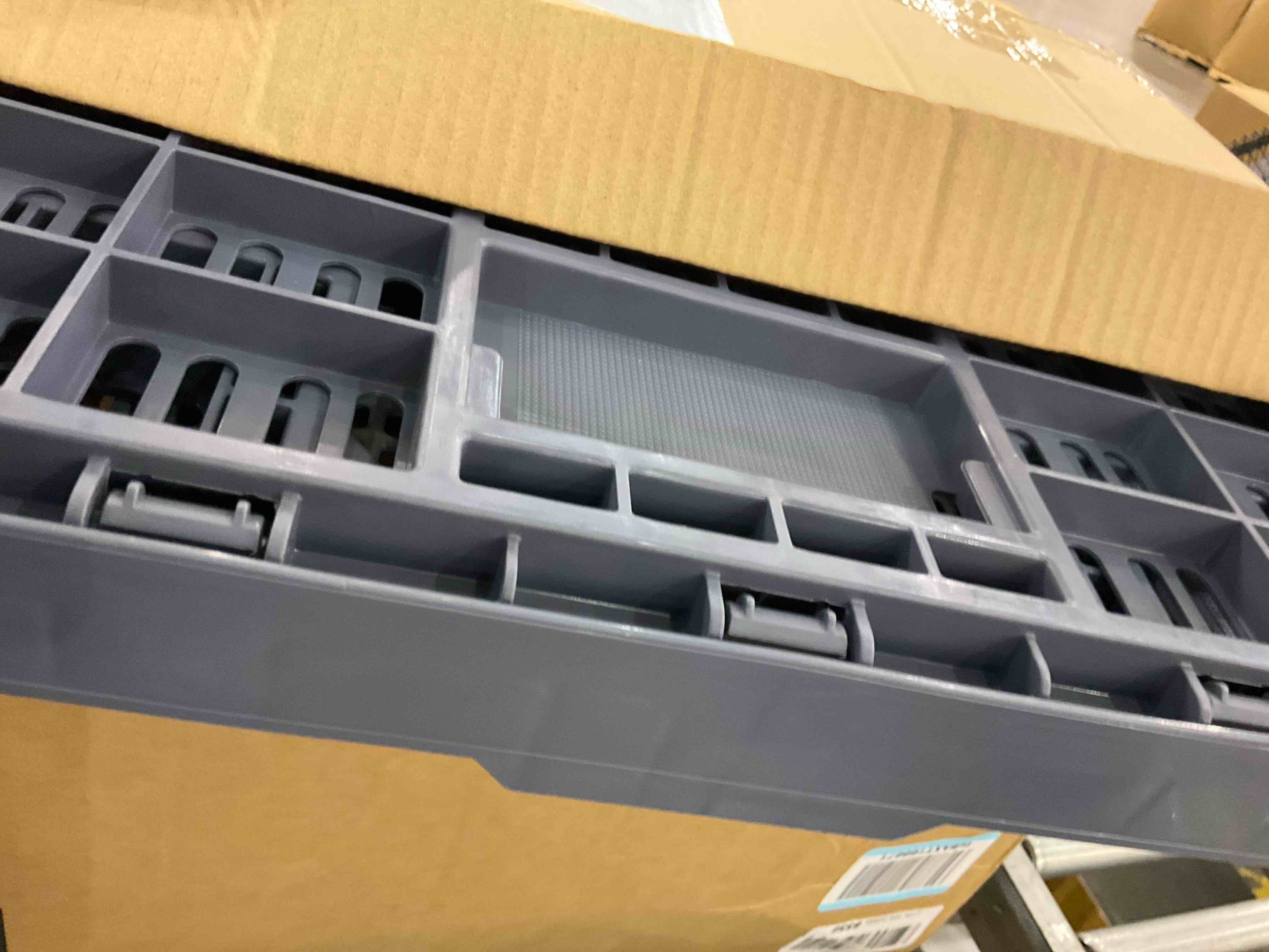 https://s3.amazonaws.com/lotting-images-prod/BargainHunt/EXS01512050_1718195796717.jpeg