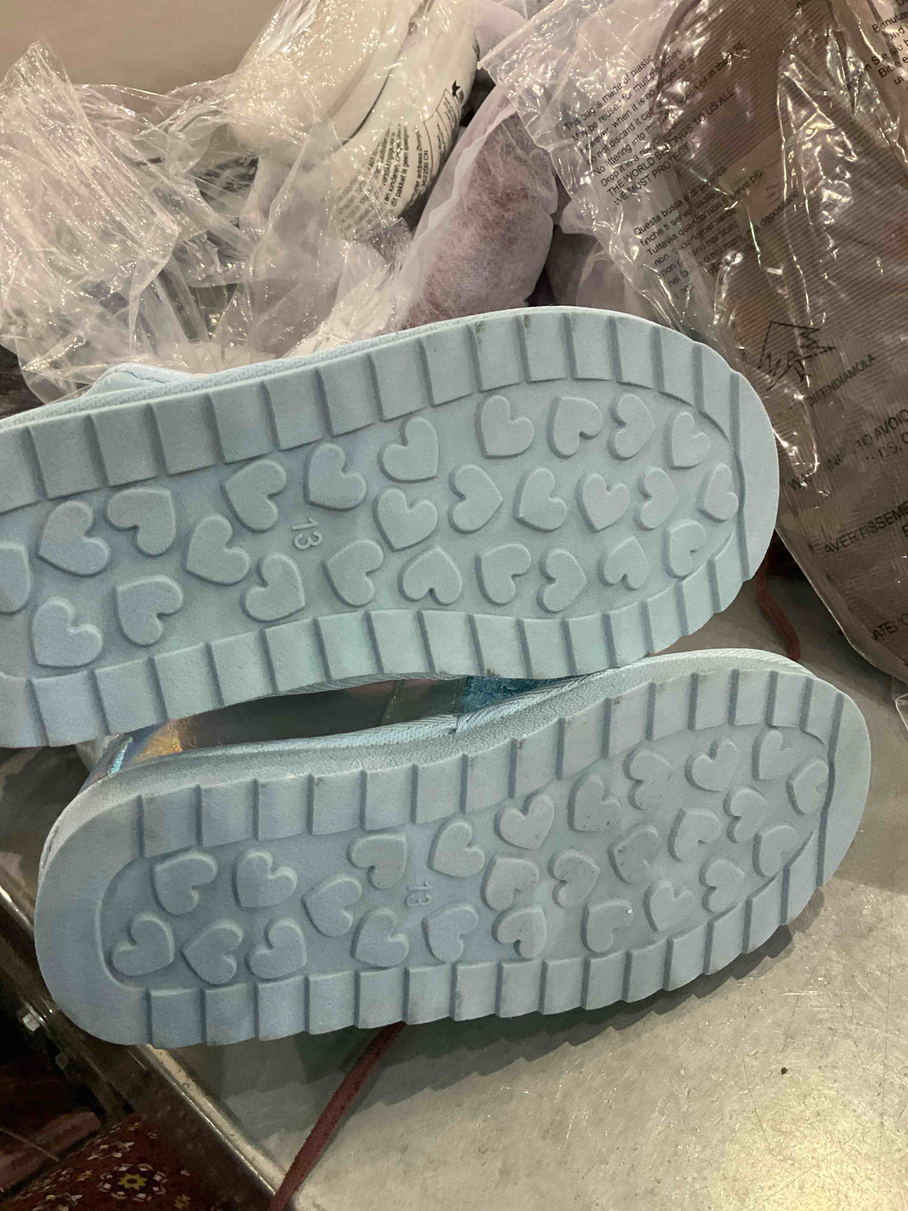 https://s3.amazonaws.com/lotting-images-prod/BargainHunt/EXS01512679_1723118204363.jpeg