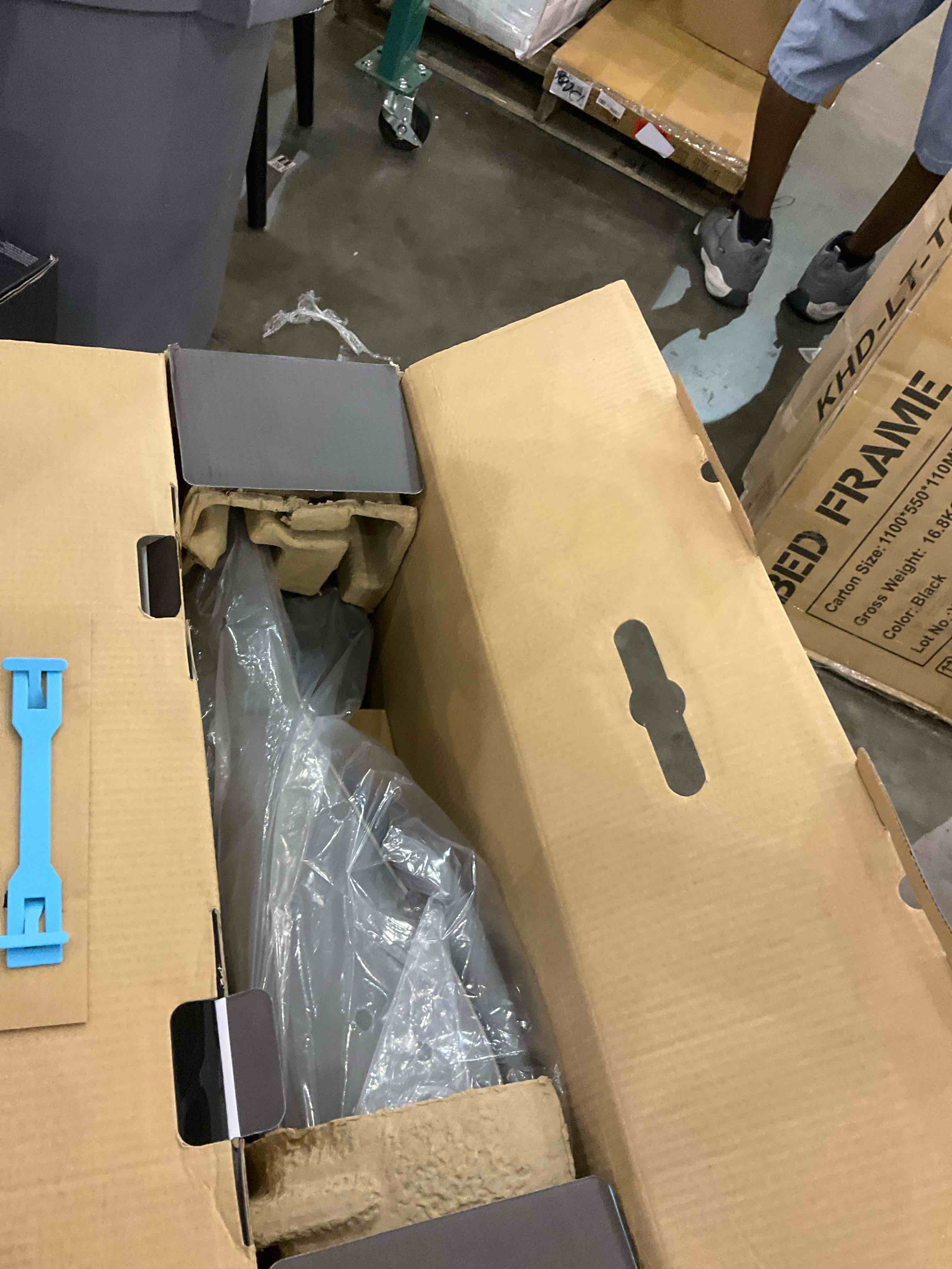 https://s3.amazonaws.com/lotting-images-prod/BargainHunt/EXS01512791_1723203966772.jpeg
