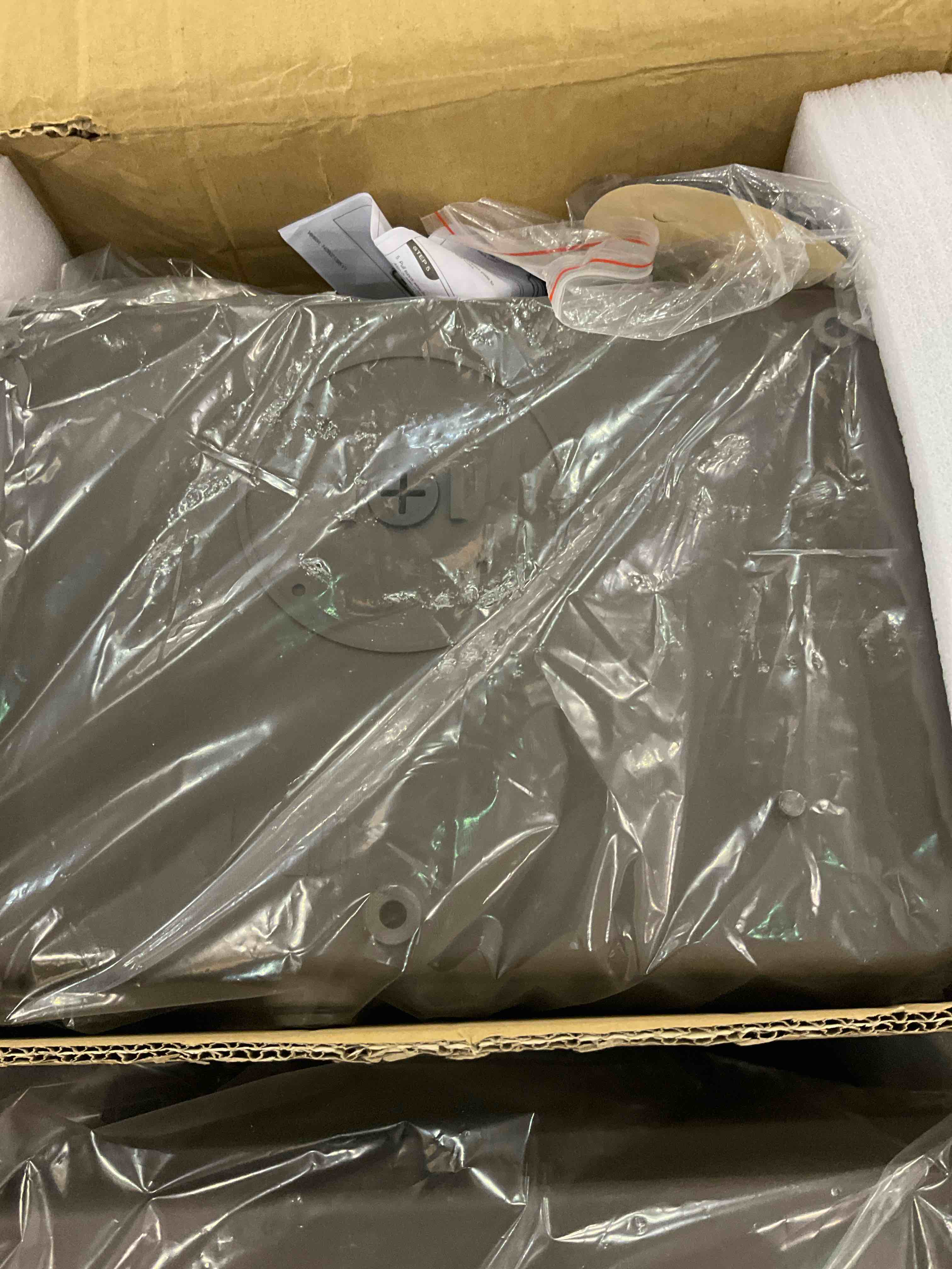 https://s3.amazonaws.com/lotting-images-prod/BargainHunt/EXS01513278_1717685385117.jpeg