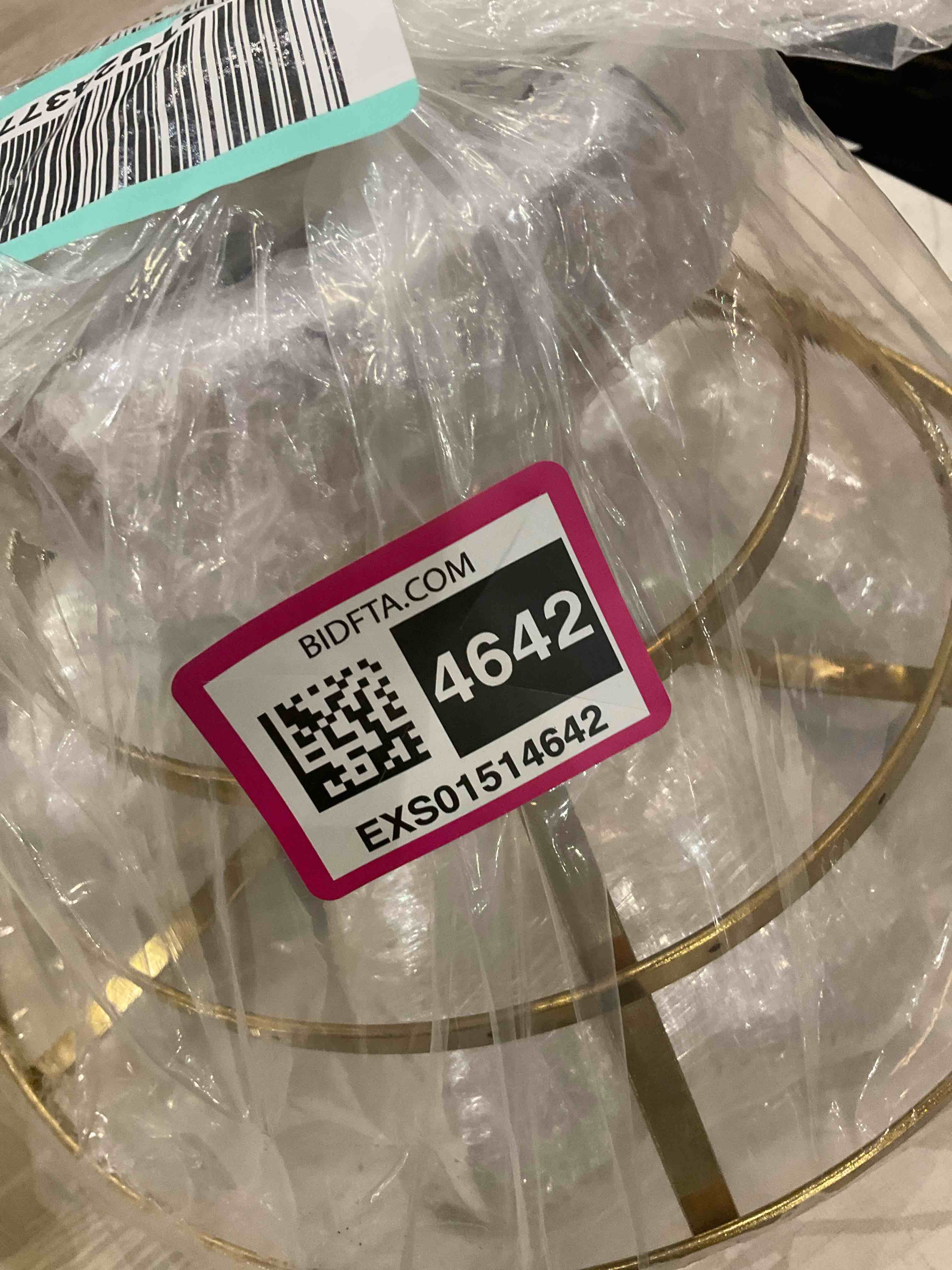 https://s3.amazonaws.com/lotting-images-prod/BargainHunt/EXS01514642_1718112919448.jpeg