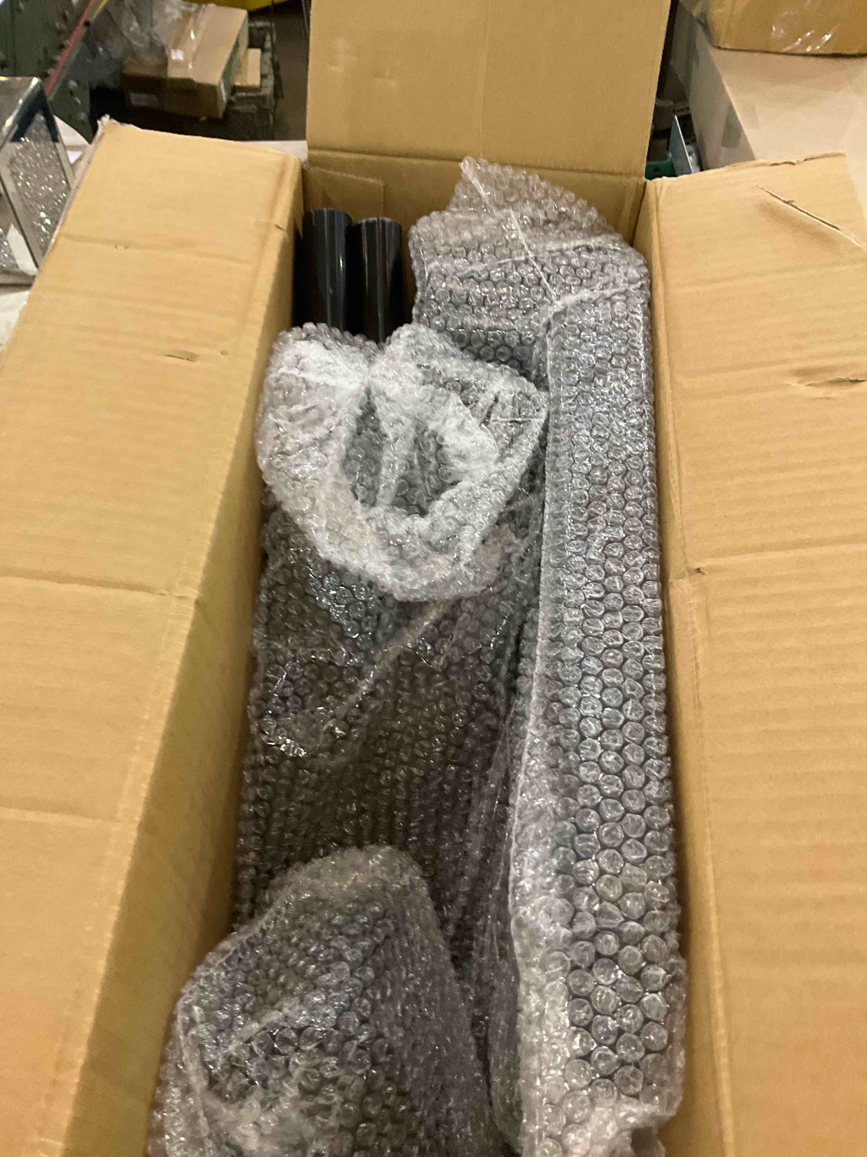 https://s3.amazonaws.com/lotting-images-prod/BargainHunt/EXS01514823_1718201546239.jpeg