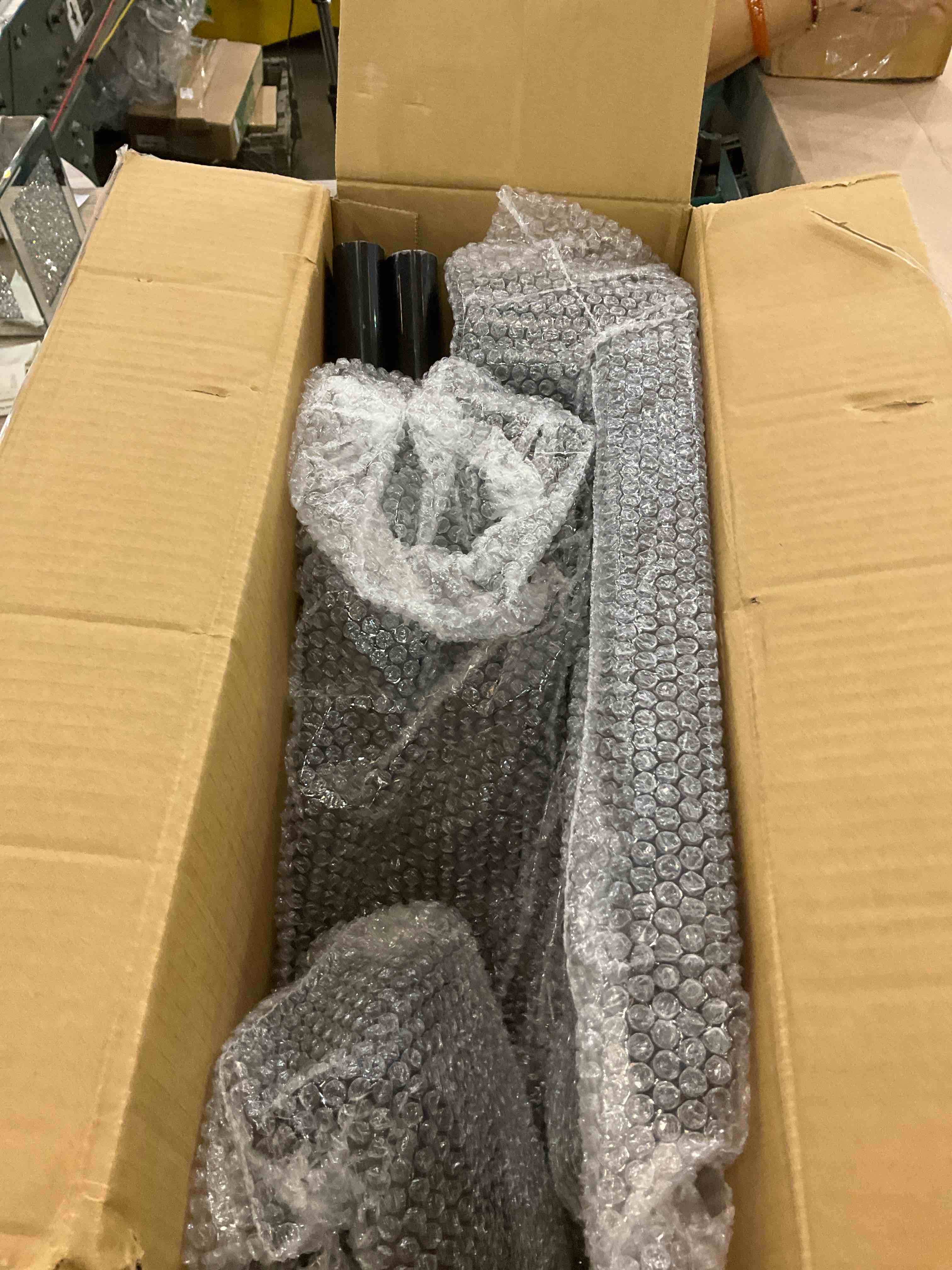https://s3.amazonaws.com/lotting-images-prod/BargainHunt/EXS01514823_1718201547391.jpeg