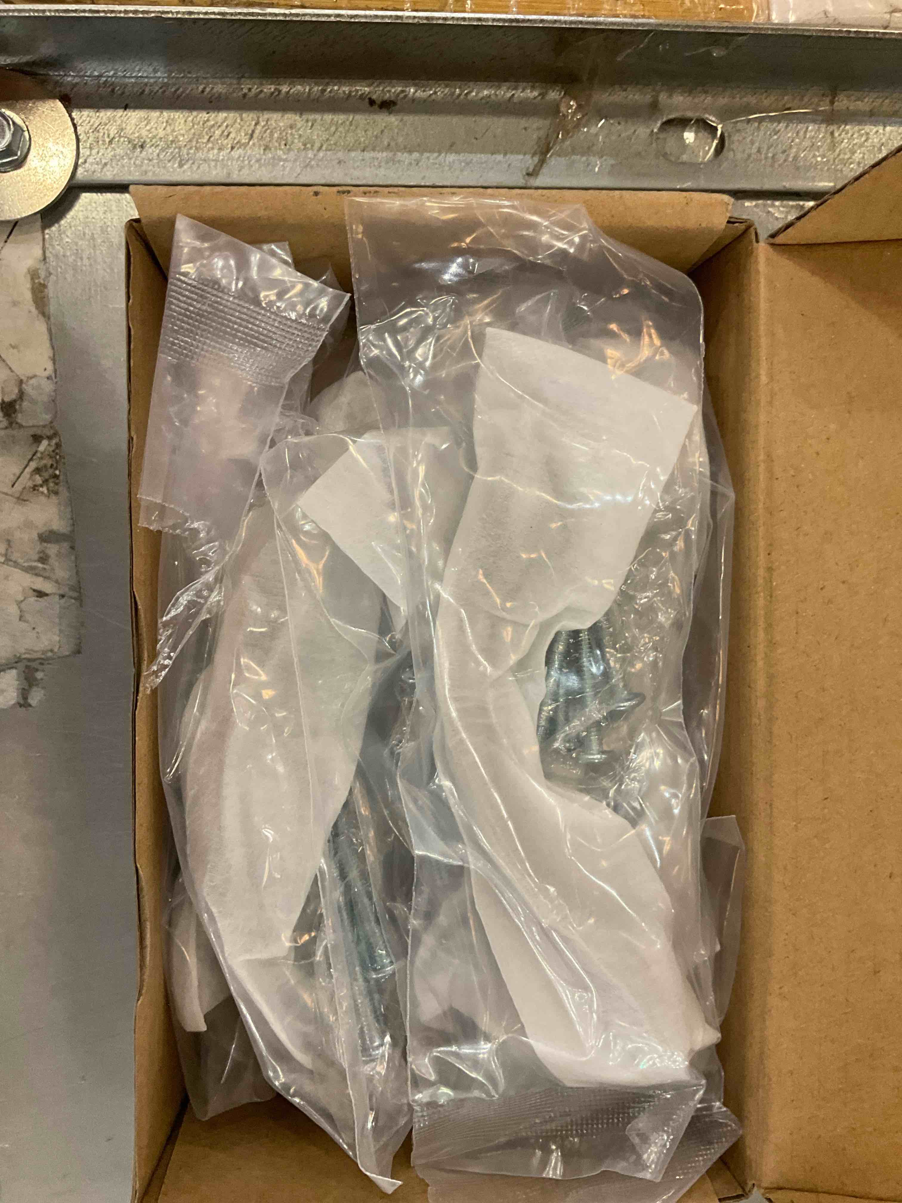 https://s3.amazonaws.com/lotting-images-prod/BargainHunt/EXS01515004_1716230797723.jpeg