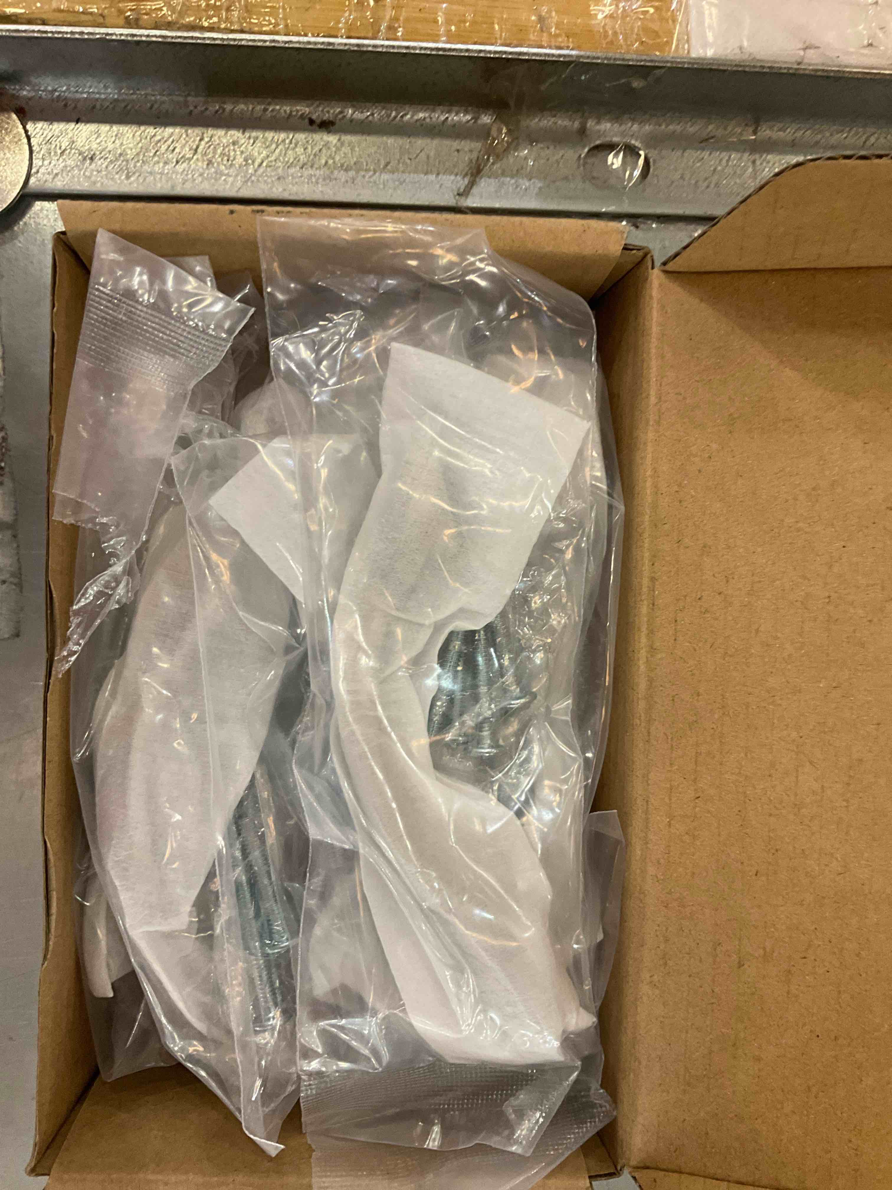 https://s3.amazonaws.com/lotting-images-prod/BargainHunt/EXS01515004_1716230798758.jpeg