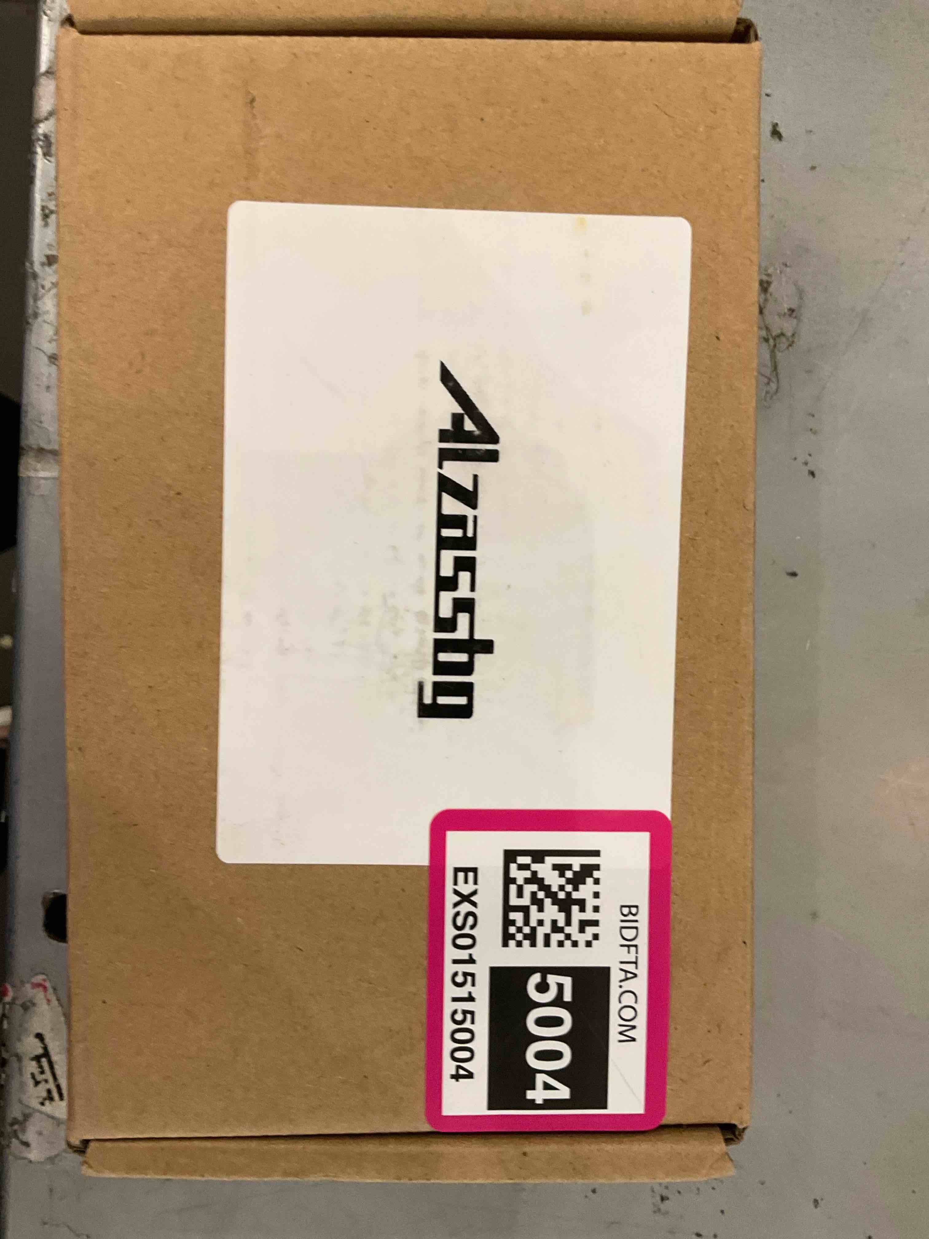 https://s3.amazonaws.com/lotting-images-prod/BargainHunt/EXS01515004_1716230827367.jpeg
