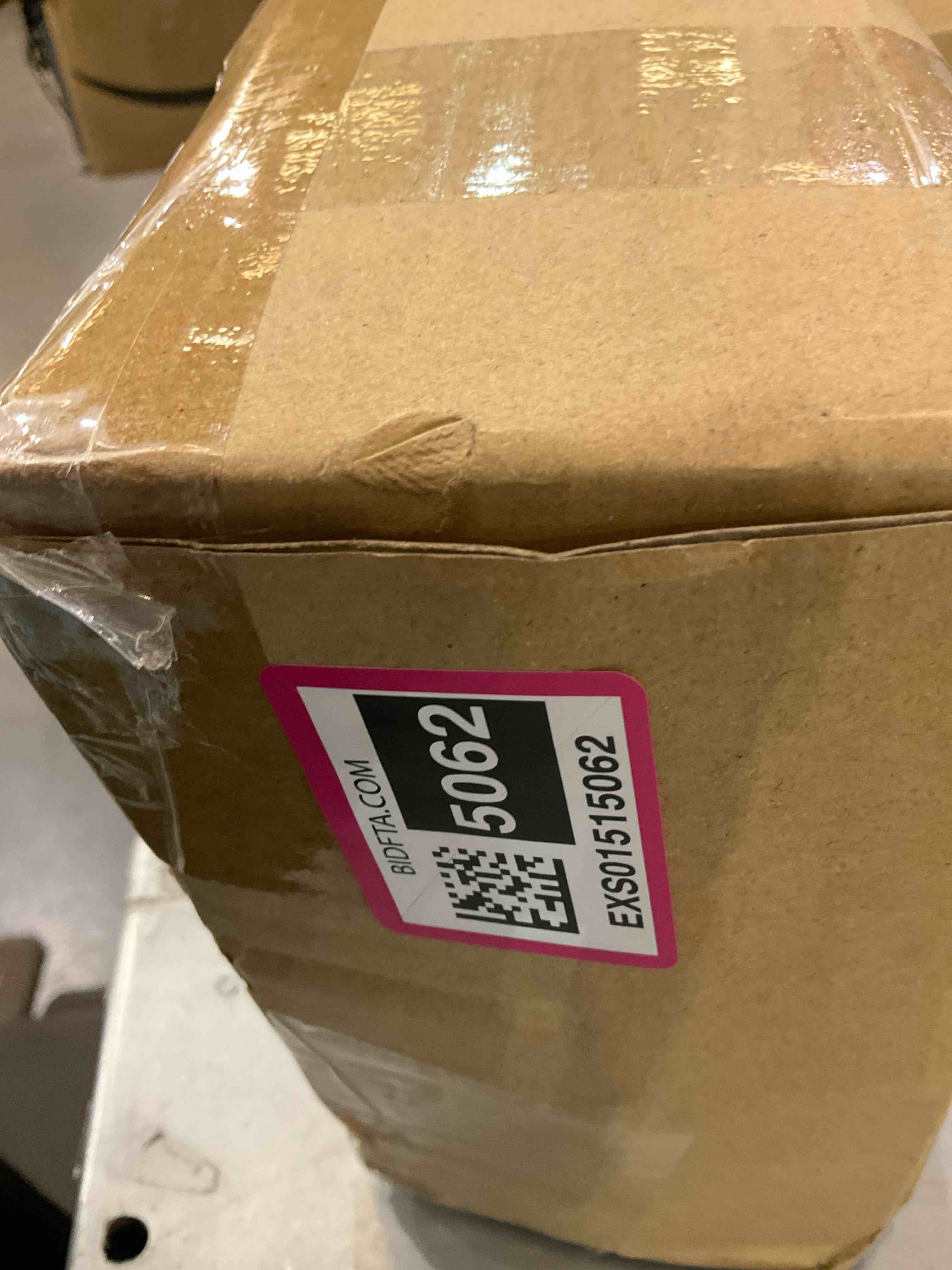 https://s3.amazonaws.com/lotting-images-prod/BargainHunt/EXS01515062_1716298339870.jpeg