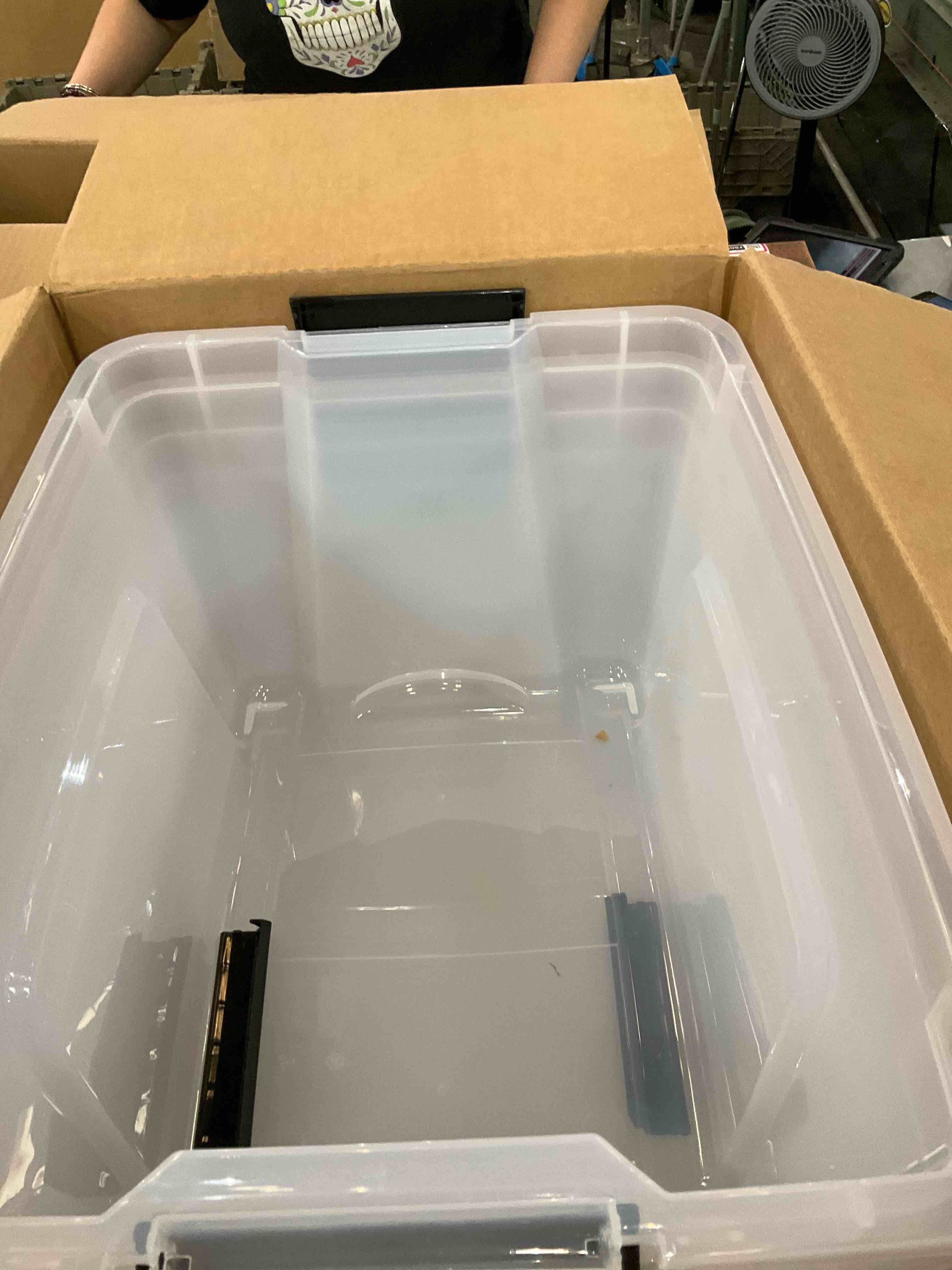https://s3.amazonaws.com/lotting-images-prod/BargainHunt/EXS01515256_1716399584357.jpeg