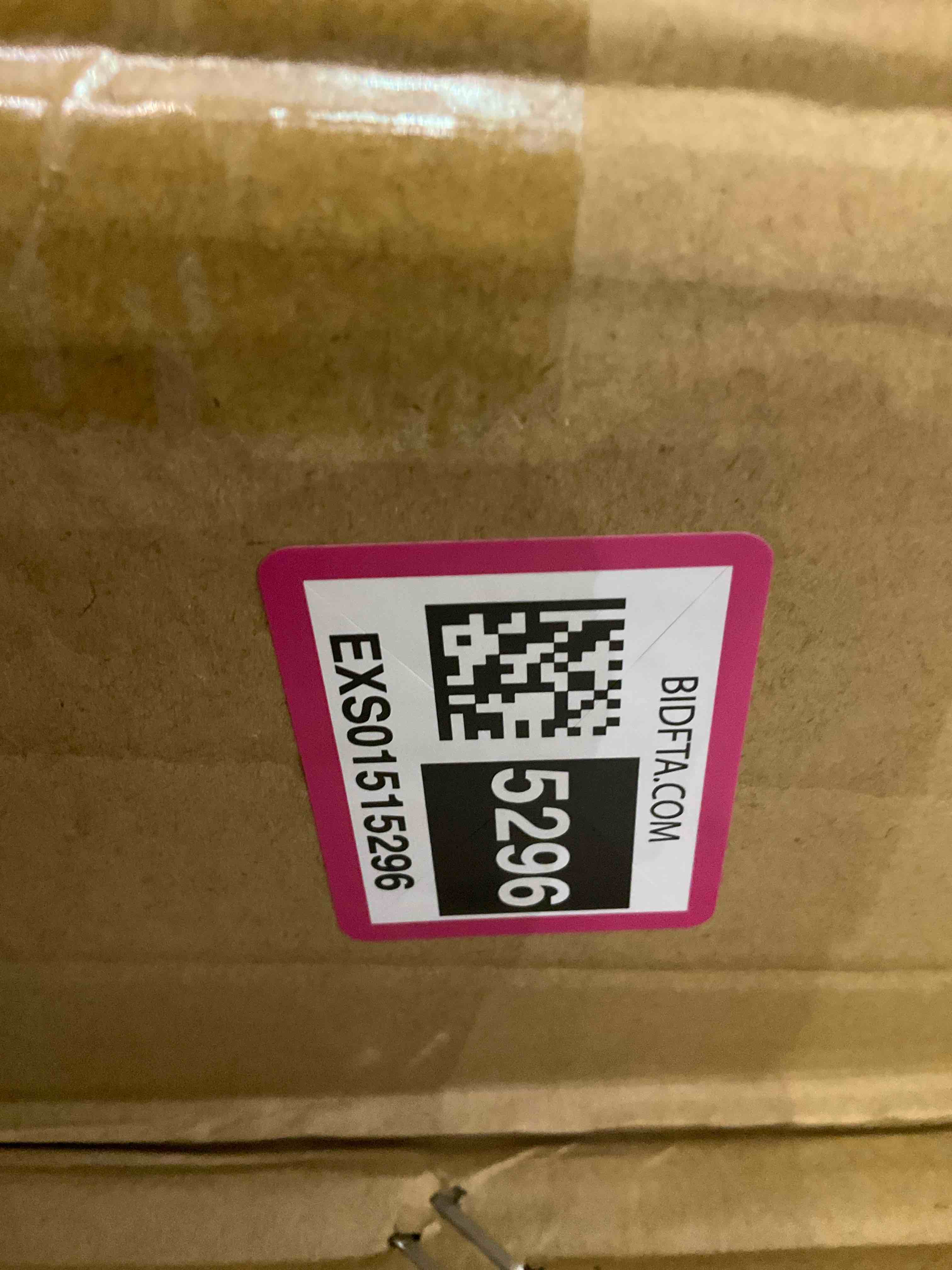https://s3.amazonaws.com/lotting-images-prod/BargainHunt/EXS01515296_1716467714290.jpeg