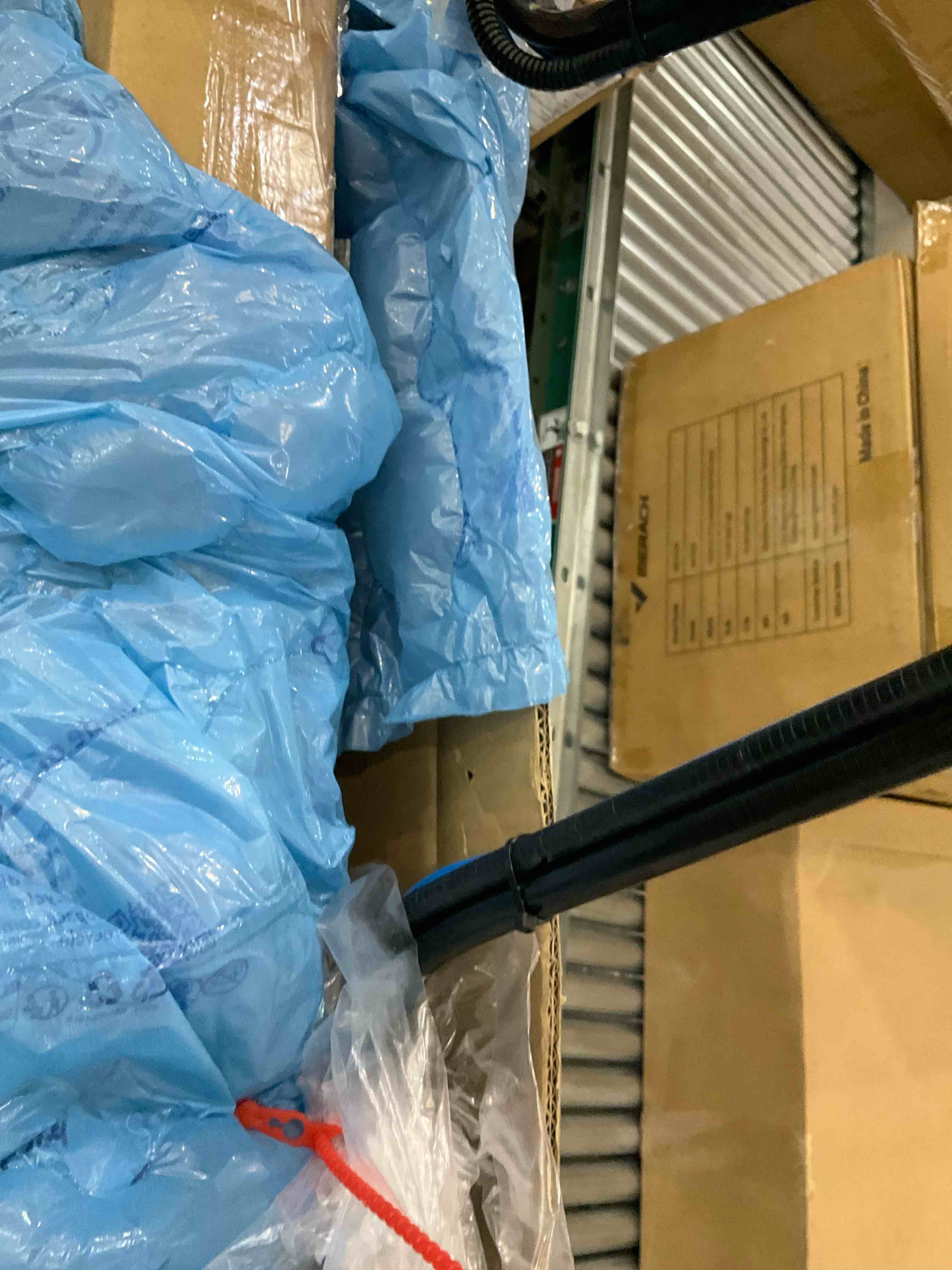https://s3.amazonaws.com/lotting-images-prod/BargainHunt/EXS01515375_1716489732217.jpeg