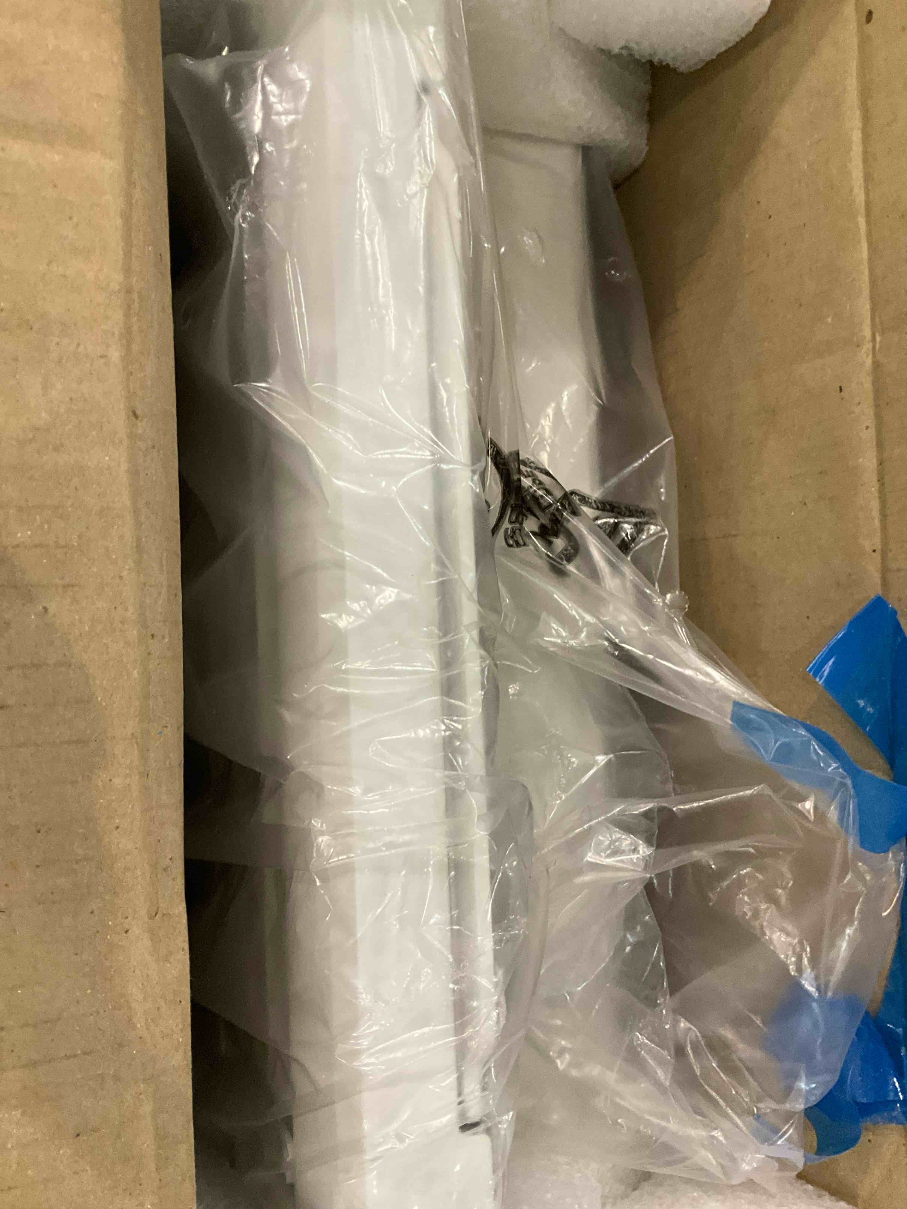 https://s3.amazonaws.com/lotting-images-prod/BargainHunt/EXS01515384_1716549648524.jpeg