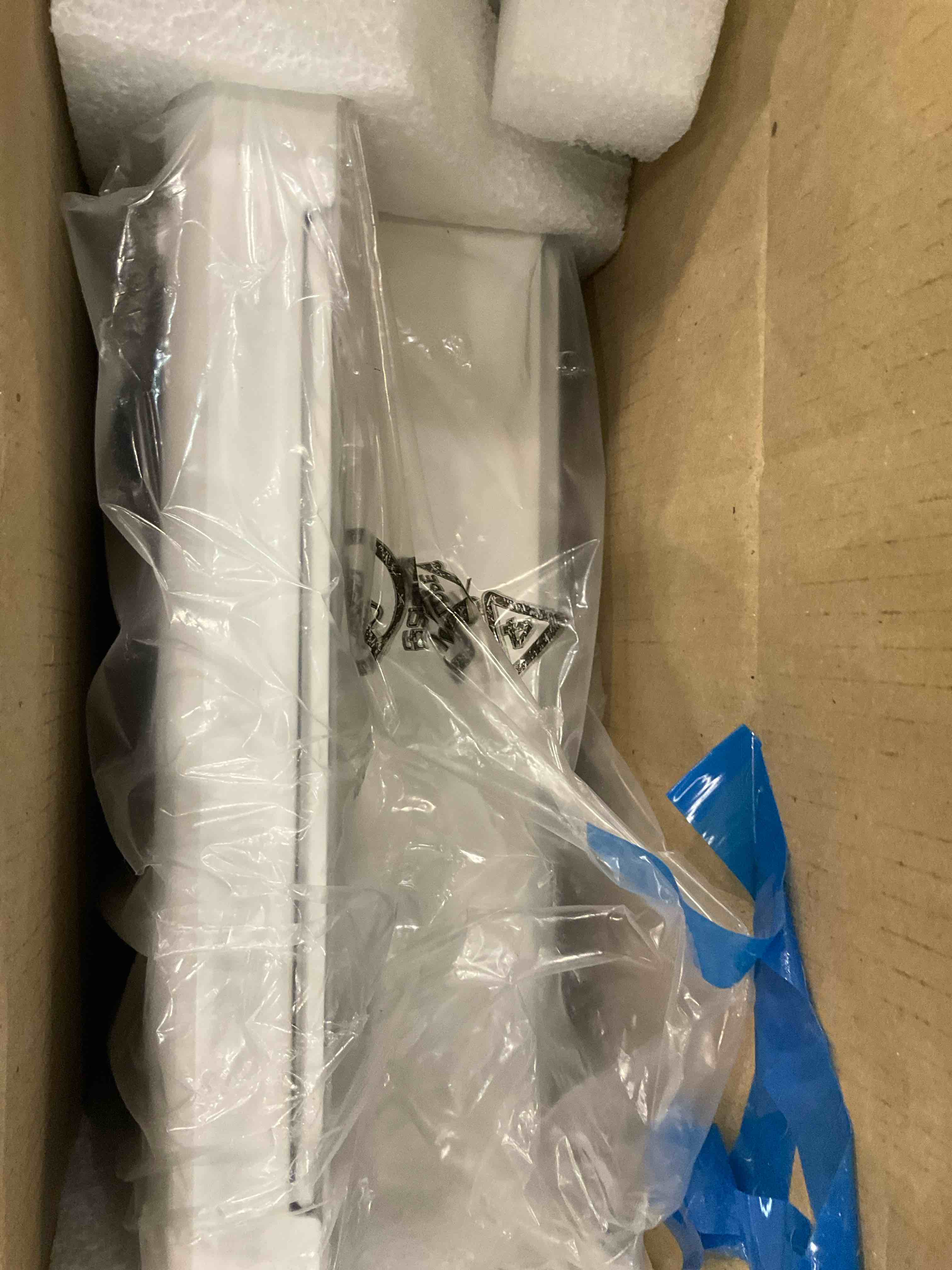 https://s3.amazonaws.com/lotting-images-prod/BargainHunt/EXS01515384_1716549649445.jpeg