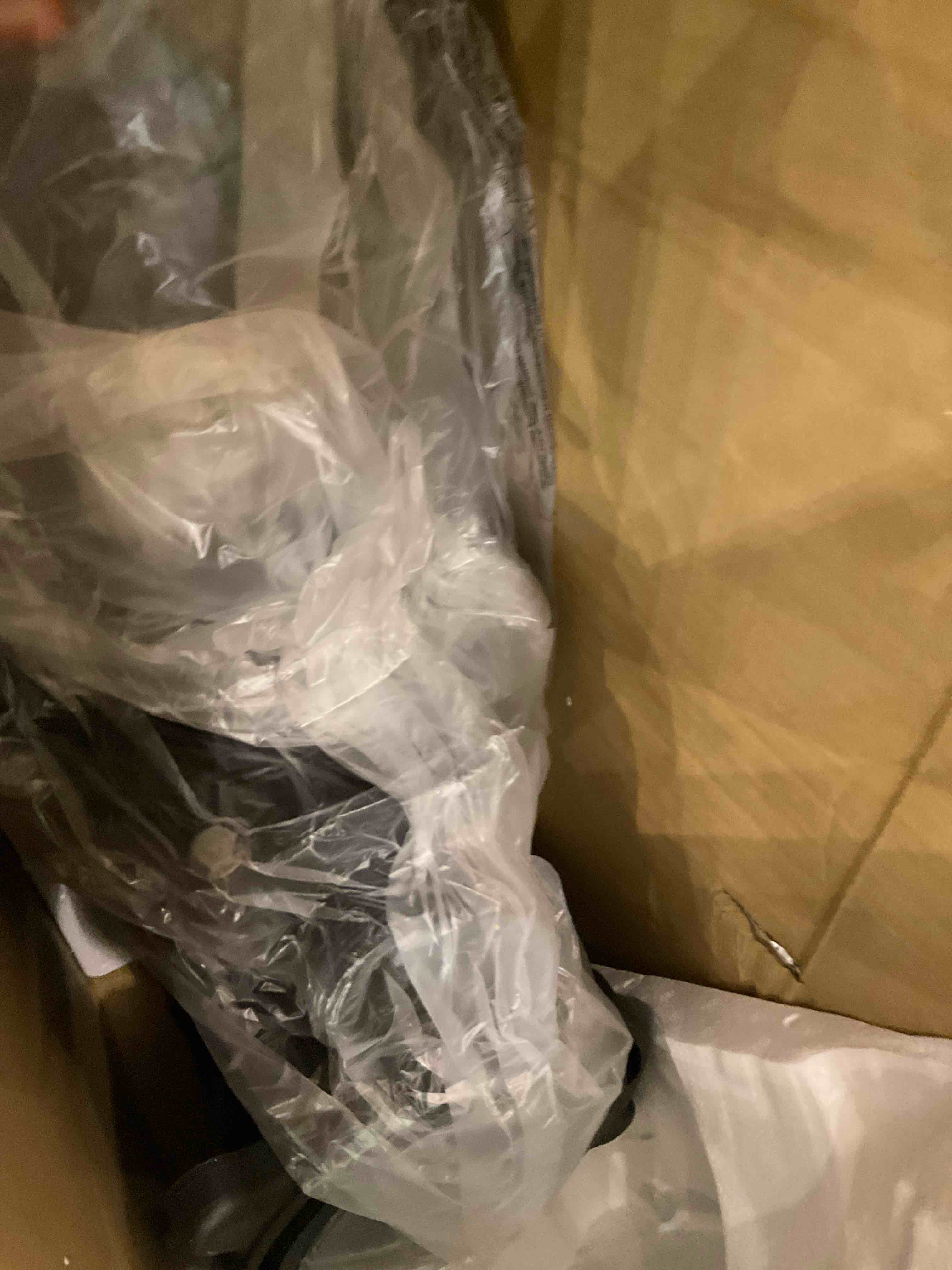 https://s3.amazonaws.com/lotting-images-prod/BargainHunt/EXS01515399_1716552937341.jpeg
