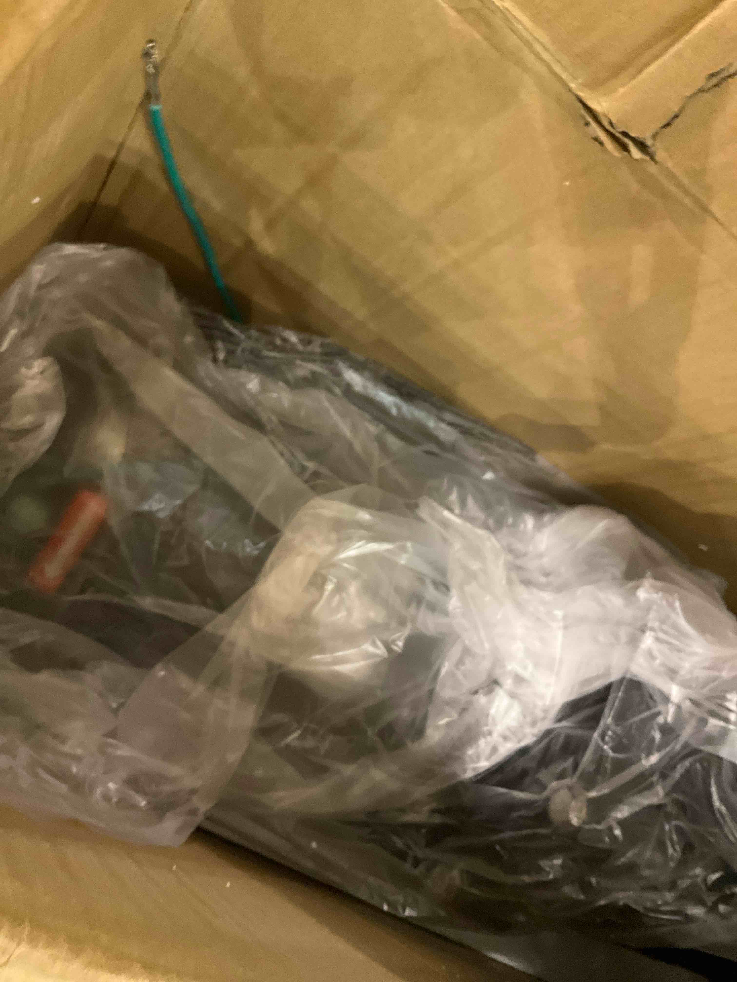 https://s3.amazonaws.com/lotting-images-prod/BargainHunt/EXS01515399_1716552939610.jpeg