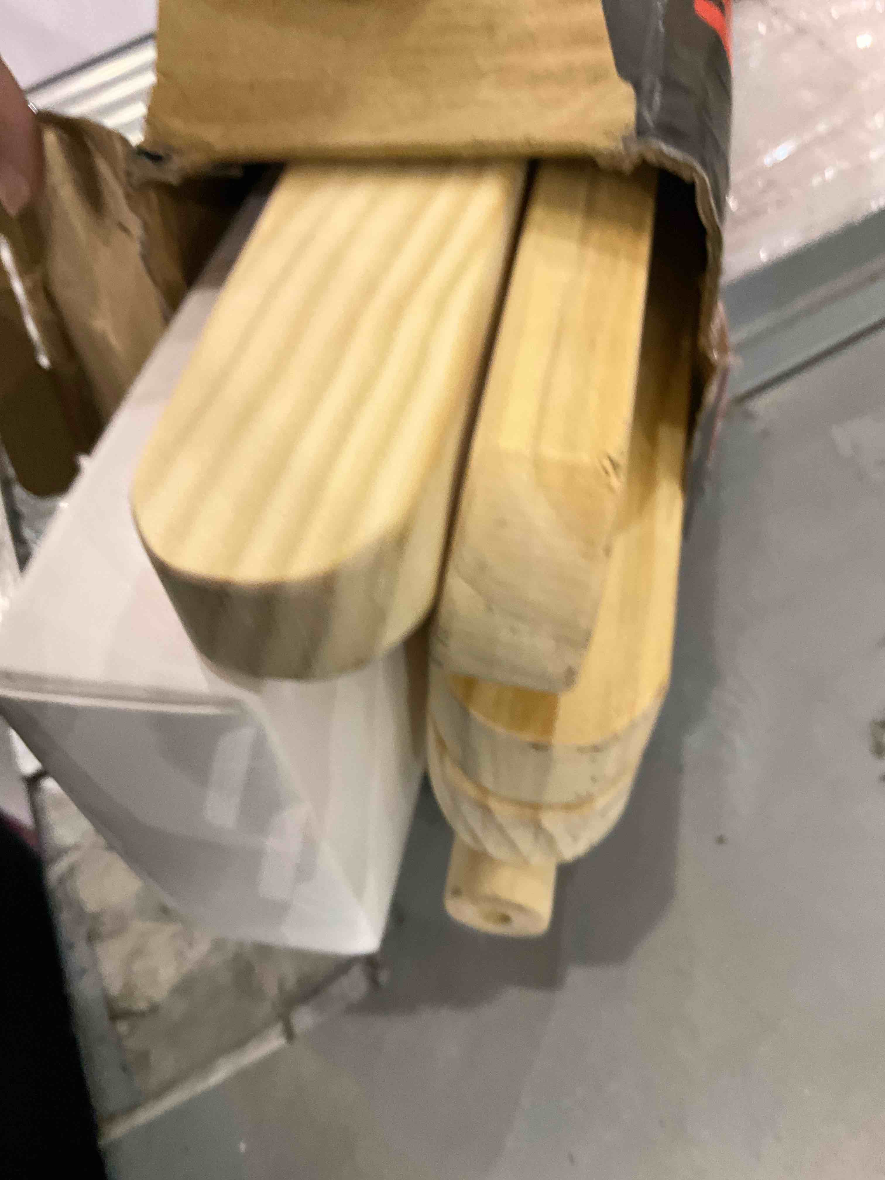 https://s3.amazonaws.com/lotting-images-prod/BargainHunt/EXS01515465_1716898730970.jpeg