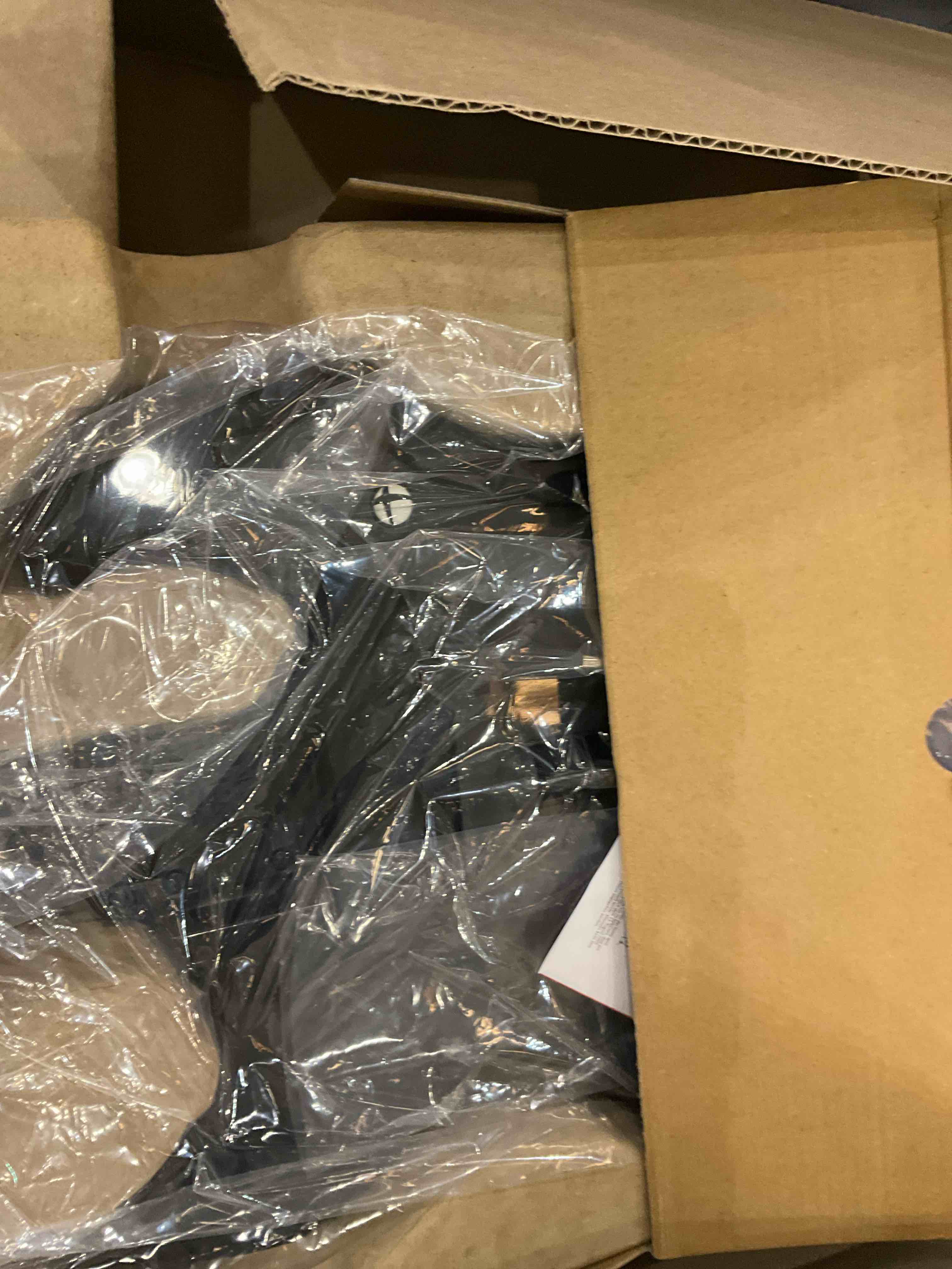 https://s3.amazonaws.com/lotting-images-prod/BargainHunt/EXS01515472_1716900735215.jpeg