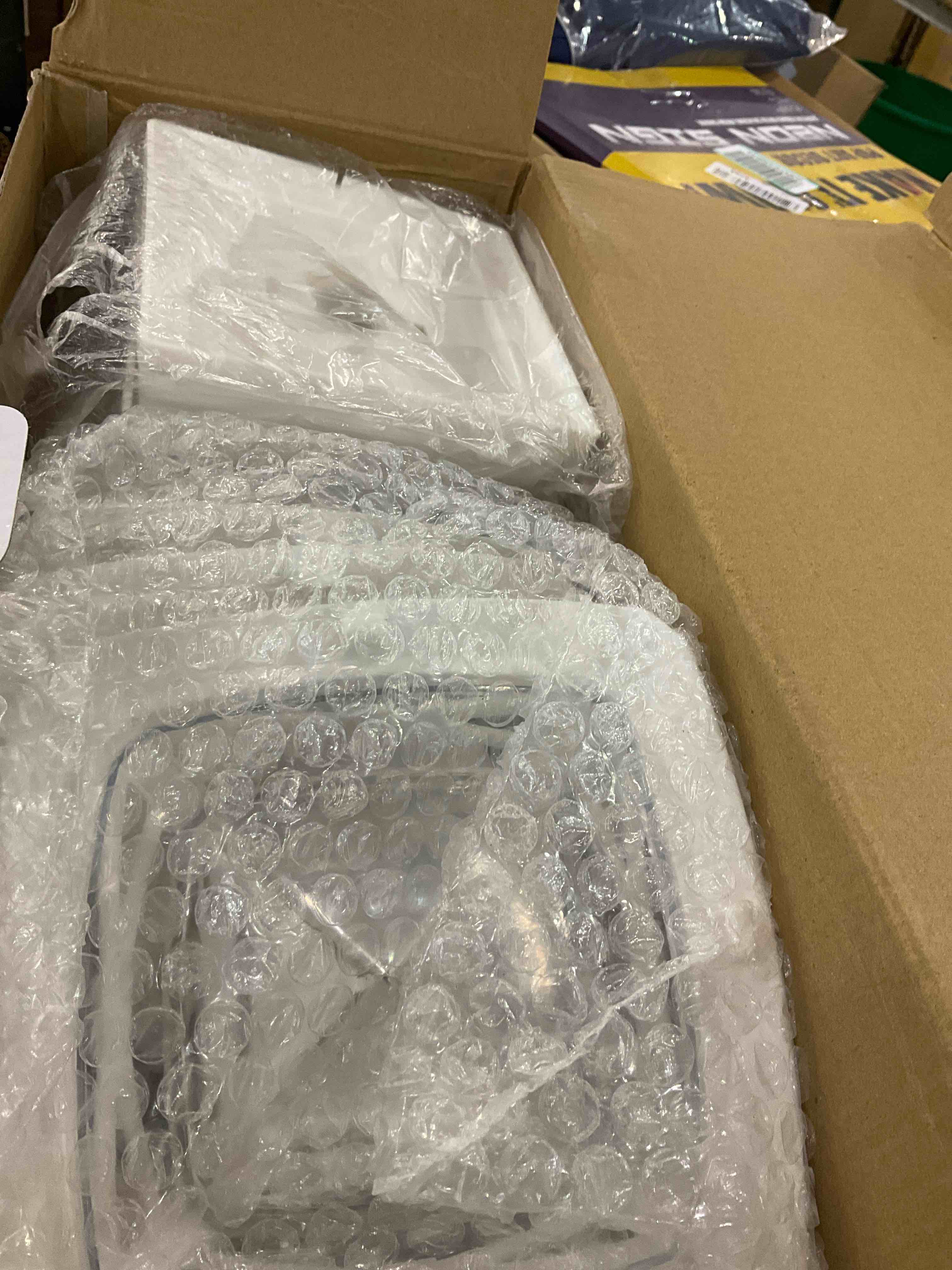 https://s3.amazonaws.com/lotting-images-prod/BargainHunt/EXS01515576_1716378489159.jpeg