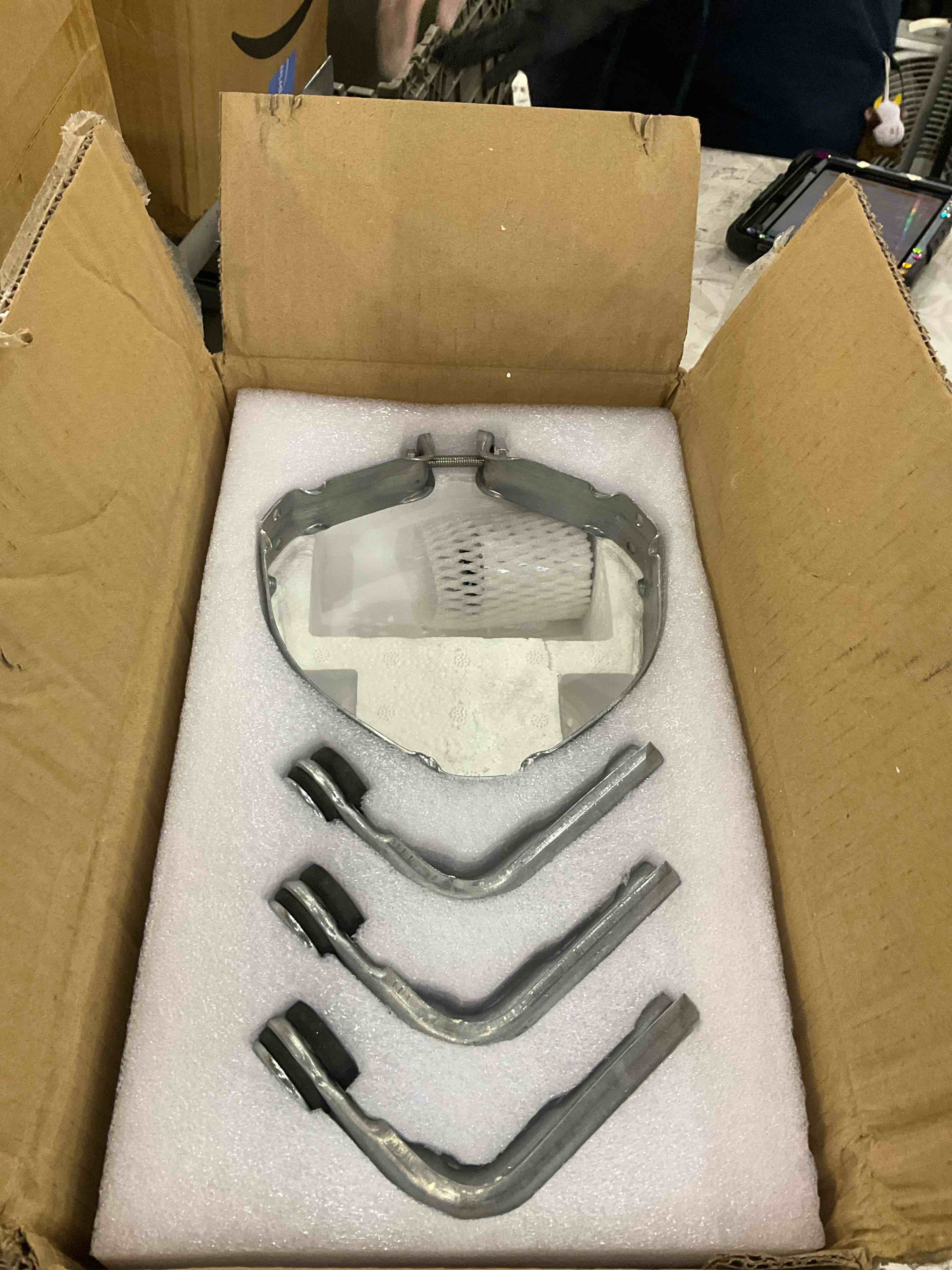 https://s3.amazonaws.com/lotting-images-prod/BargainHunt/EXS01515724_1716463108005.jpeg