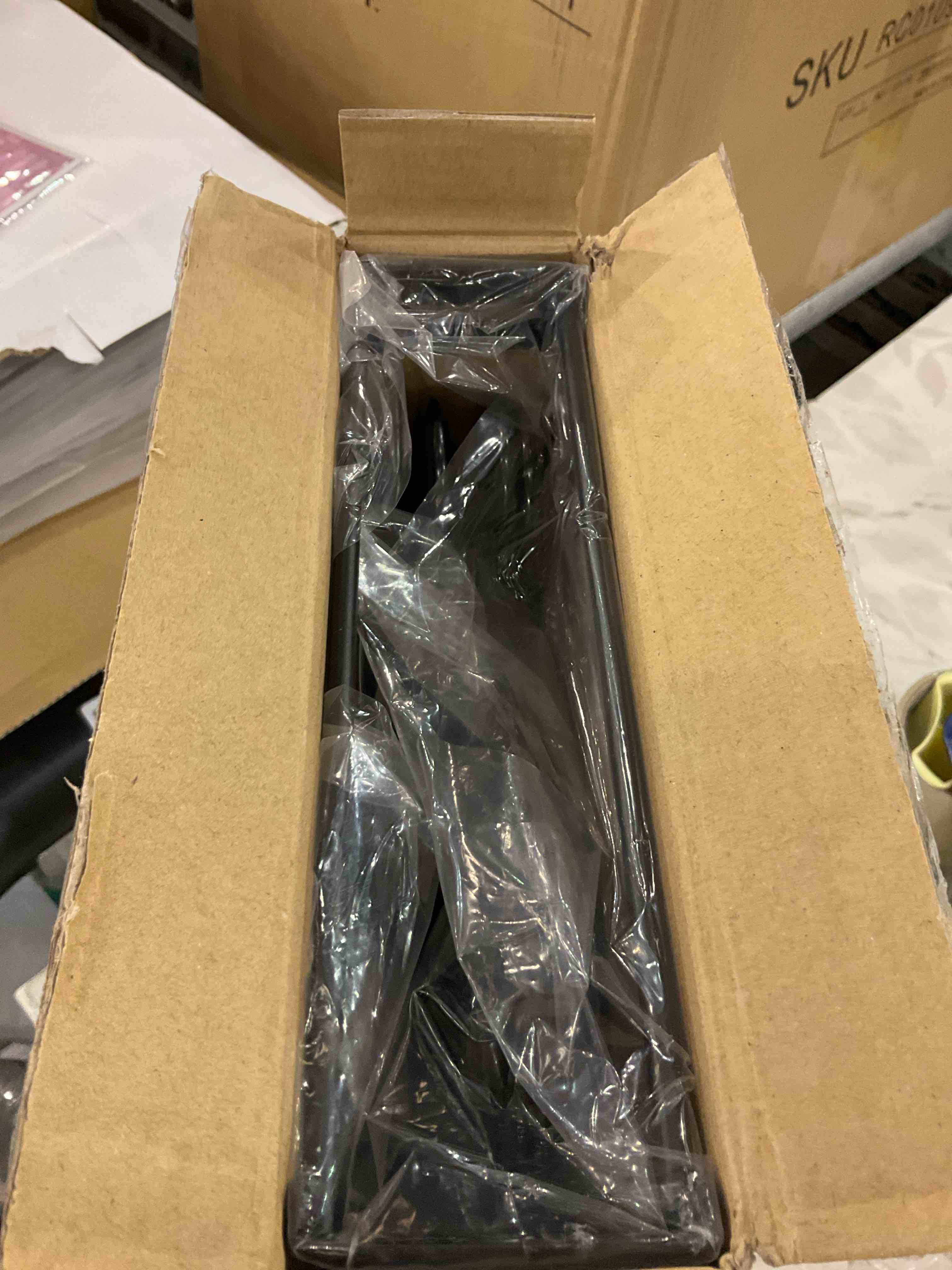 https://s3.amazonaws.com/lotting-images-prod/BargainHunt/EXS01515762_1716466682632.jpeg