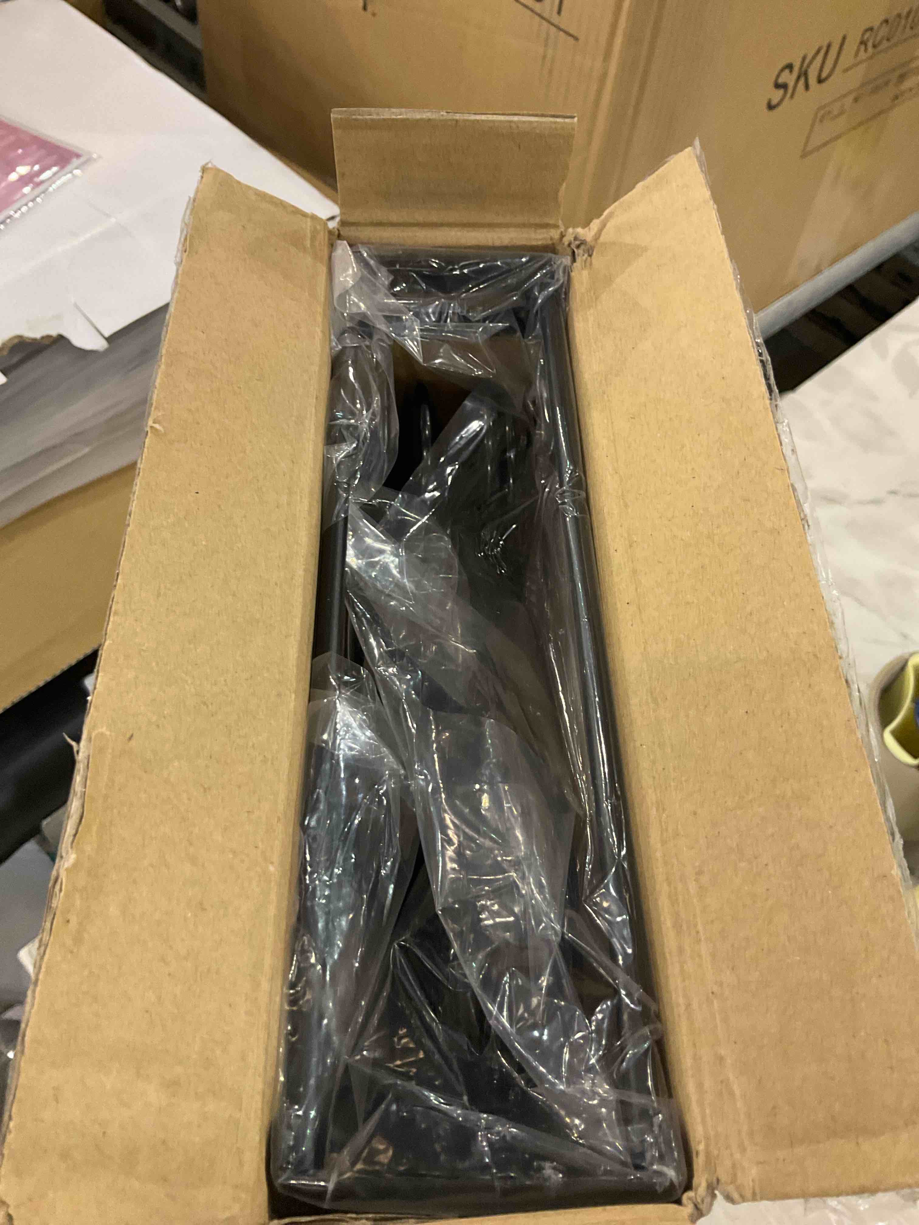 https://s3.amazonaws.com/lotting-images-prod/BargainHunt/EXS01515762_1716466683475.jpeg