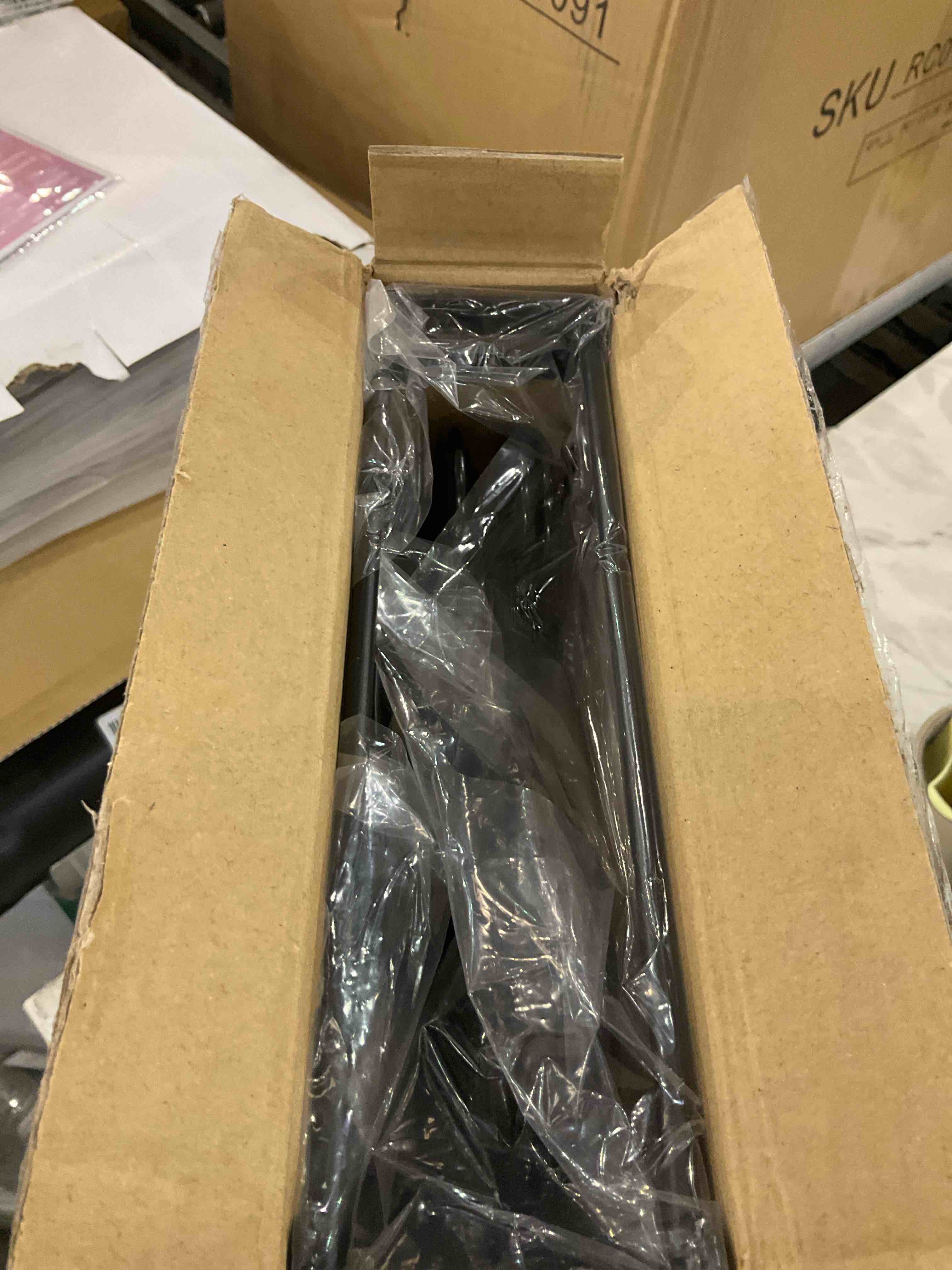 https://s3.amazonaws.com/lotting-images-prod/BargainHunt/EXS01515762_1716466684545.jpeg