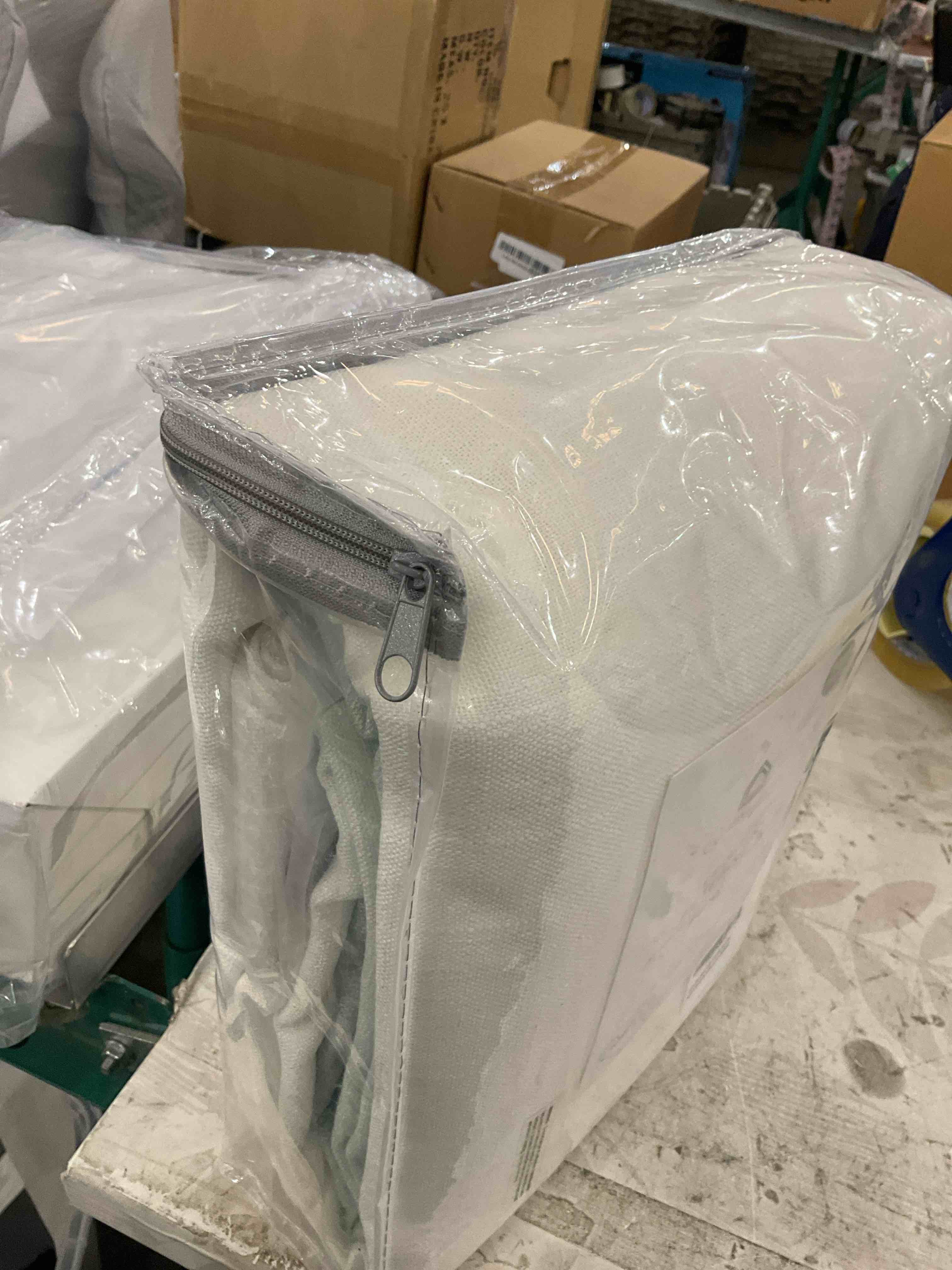 https://s3.amazonaws.com/lotting-images-prod/BargainHunt/EXS01515813_1716473823045.jpeg