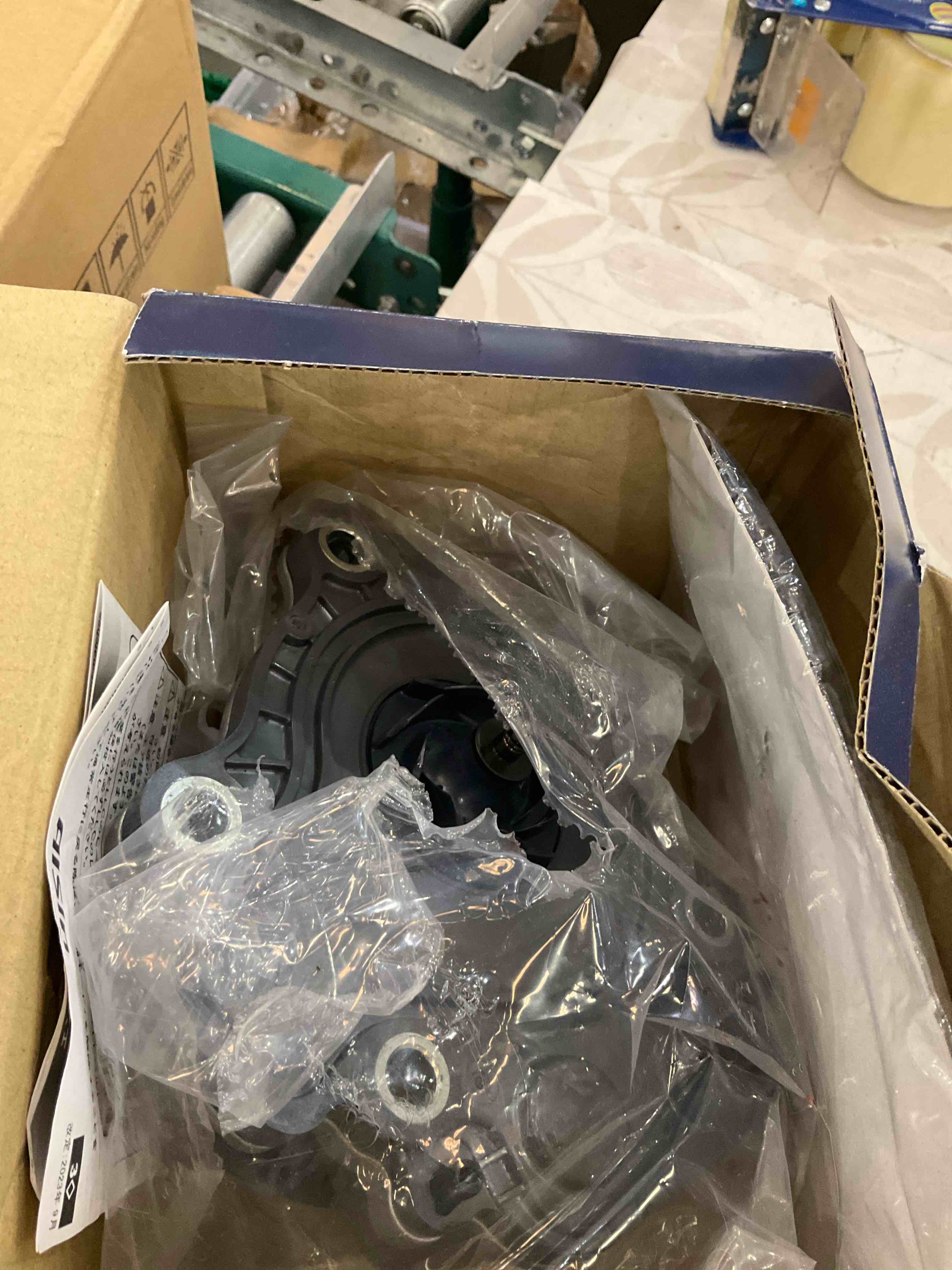 https://s3.amazonaws.com/lotting-images-prod/BargainHunt/EXS01515817_1716474105236.jpeg