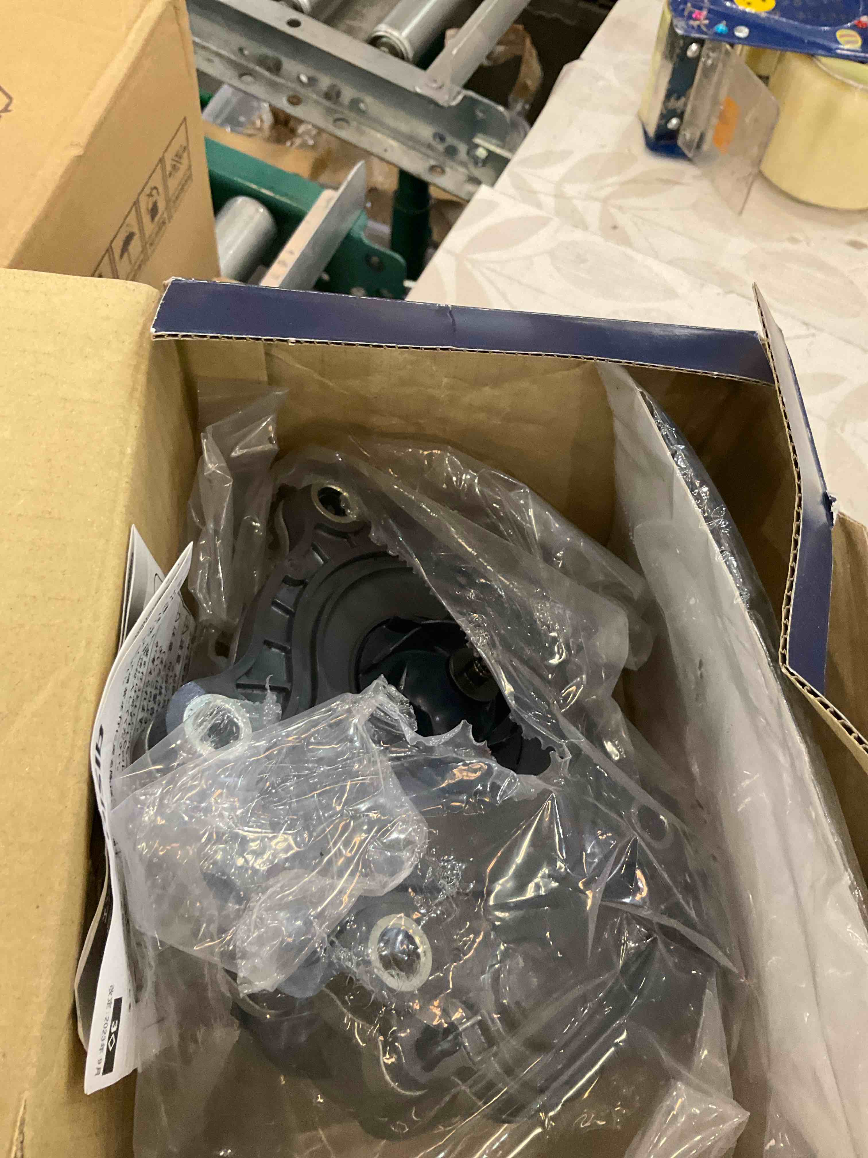 https://s3.amazonaws.com/lotting-images-prod/BargainHunt/EXS01515817_1716474107106.jpeg