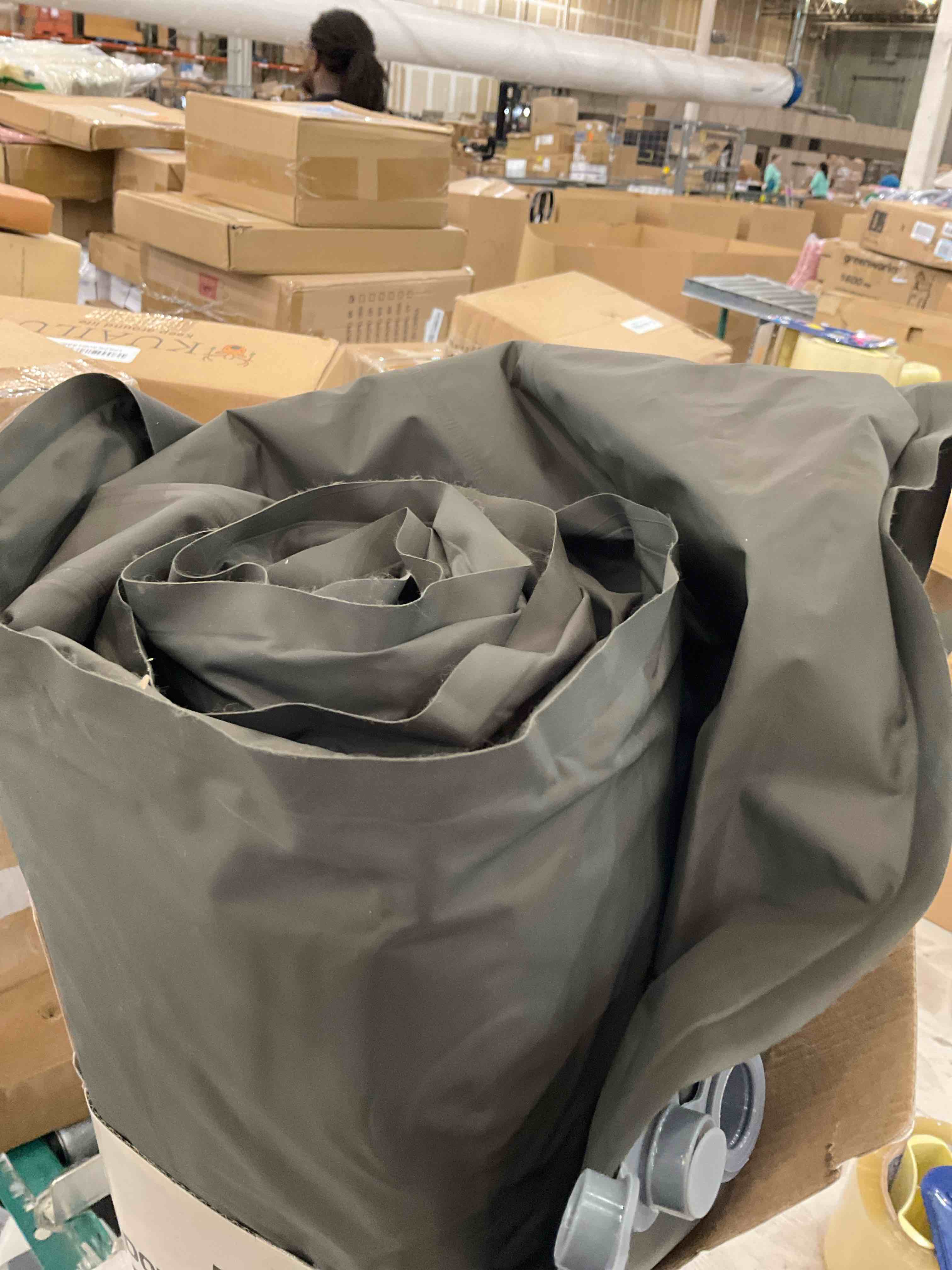 https://s3.amazonaws.com/lotting-images-prod/BargainHunt/EXS01515823_1716474670919.jpeg
