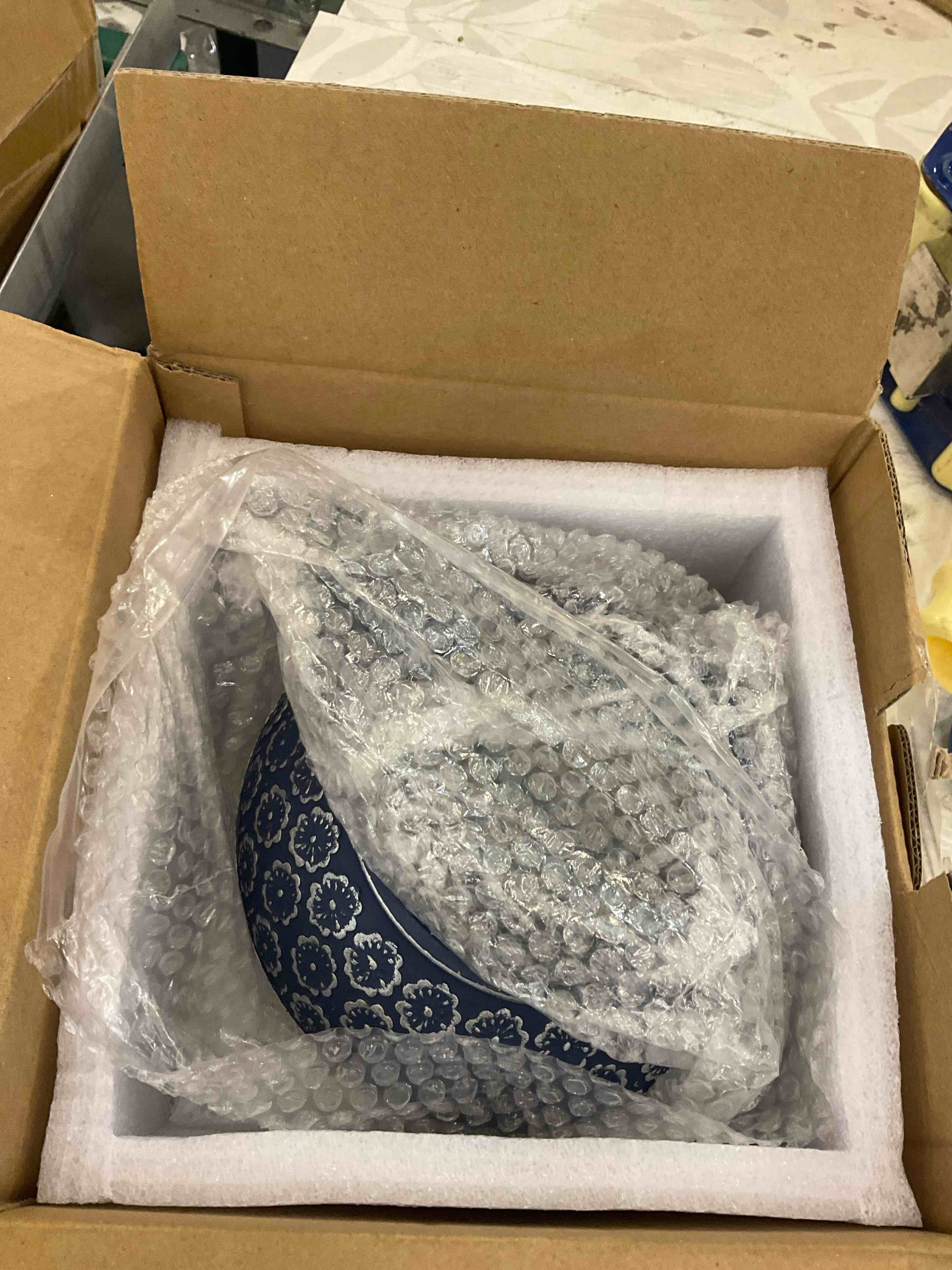 https://s3.amazonaws.com/lotting-images-prod/BargainHunt/EXS01515825_1716474985293.jpeg