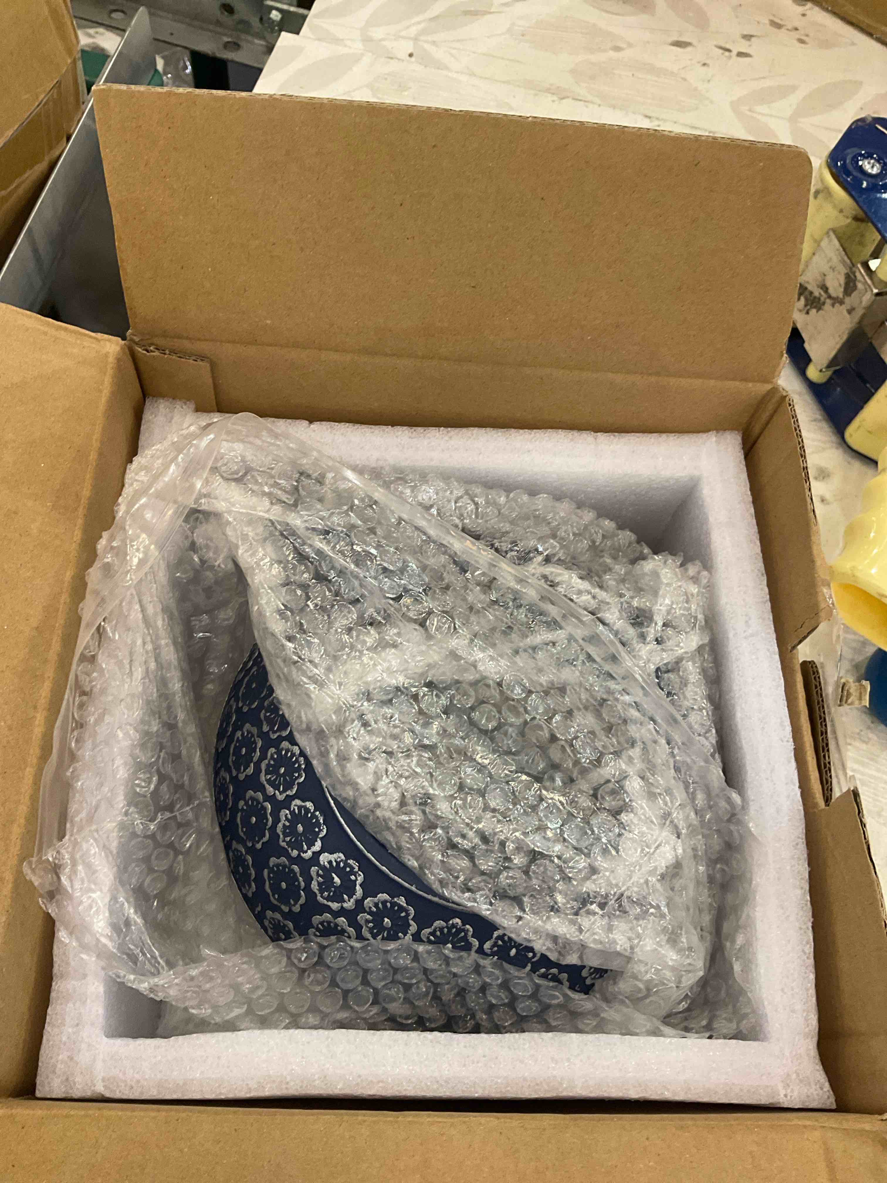 https://s3.amazonaws.com/lotting-images-prod/BargainHunt/EXS01515825_1716474986301.jpeg