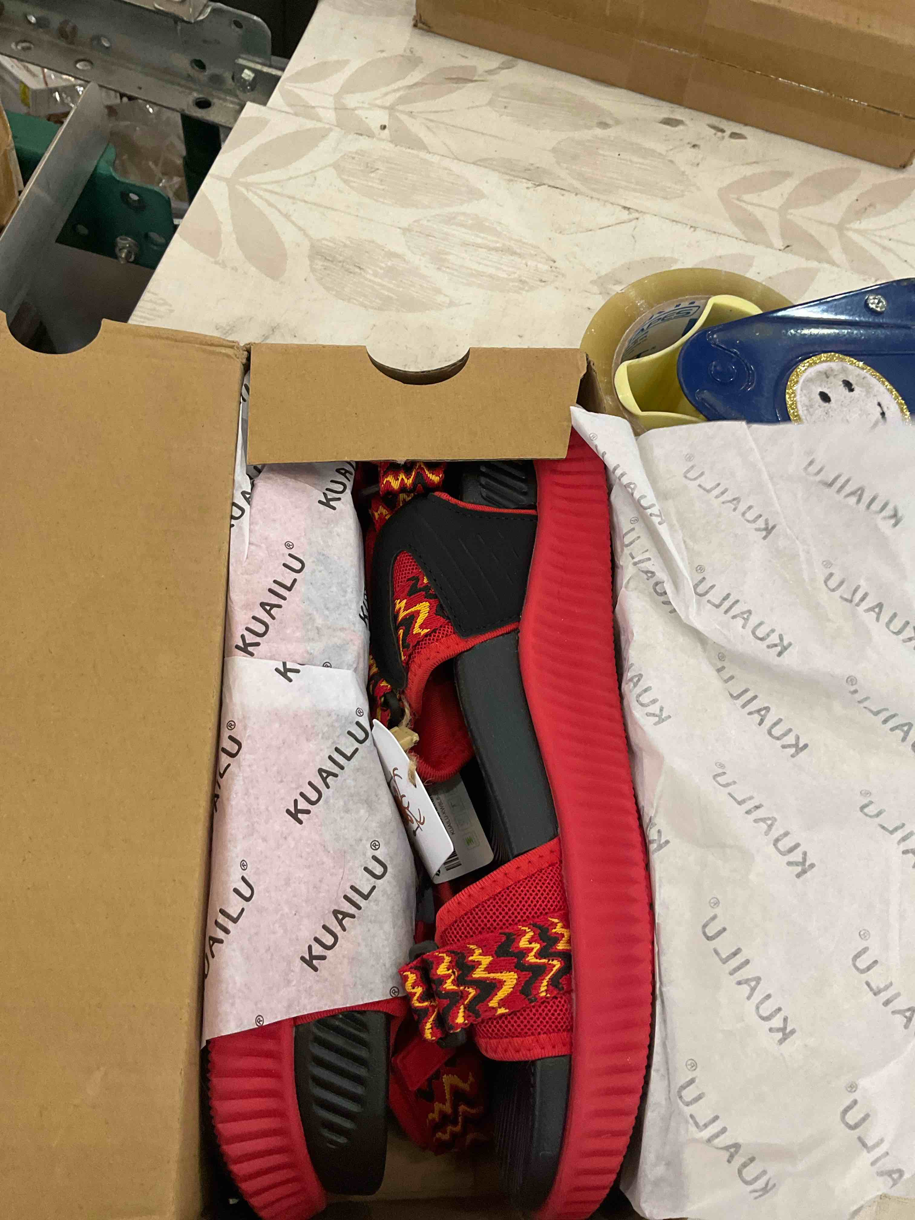https://s3.amazonaws.com/lotting-images-prod/BargainHunt/EXS01515826_1716475069696.jpeg