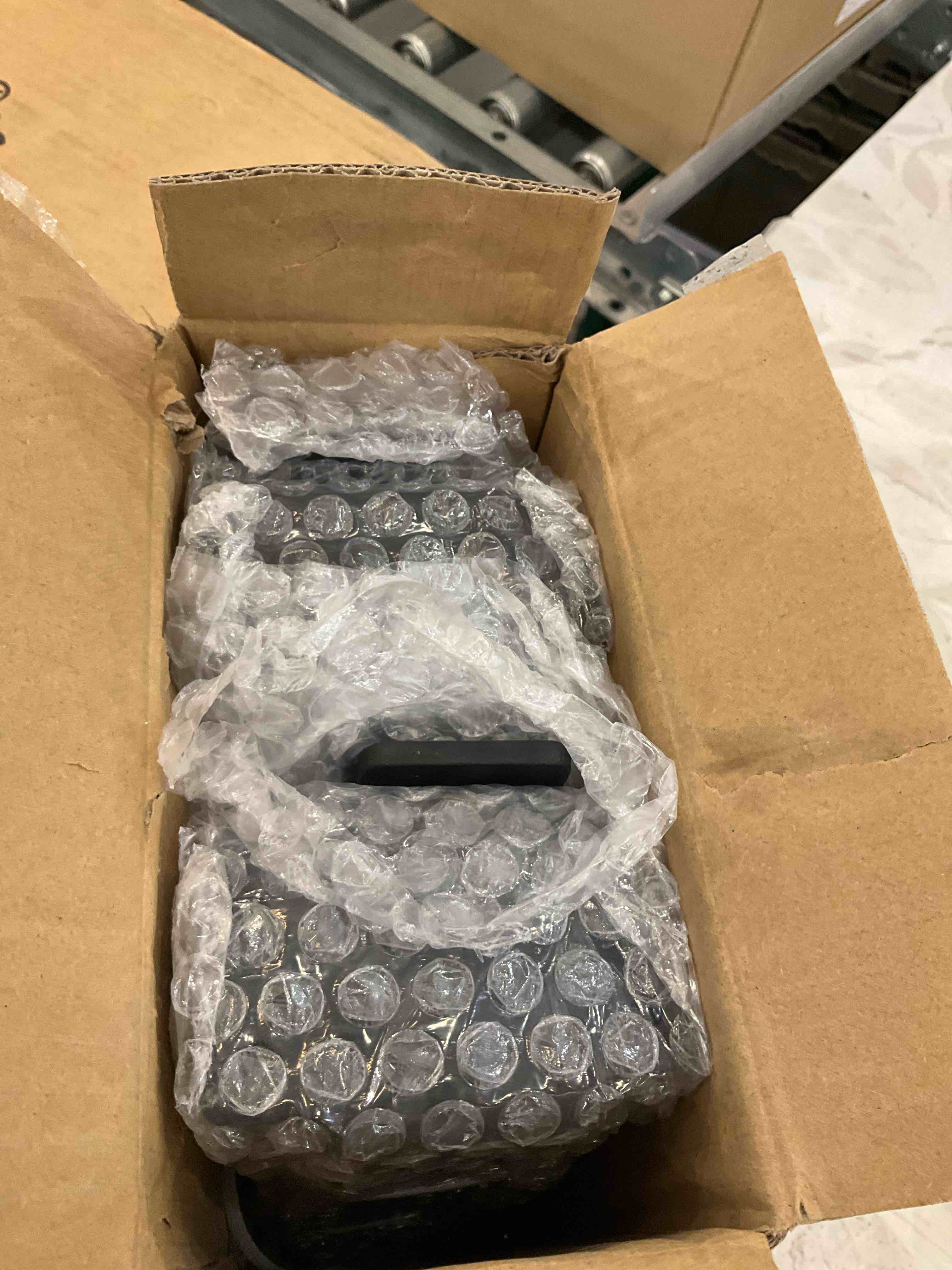 https://s3.amazonaws.com/lotting-images-prod/BargainHunt/EXS01515827_1716475145611.jpeg