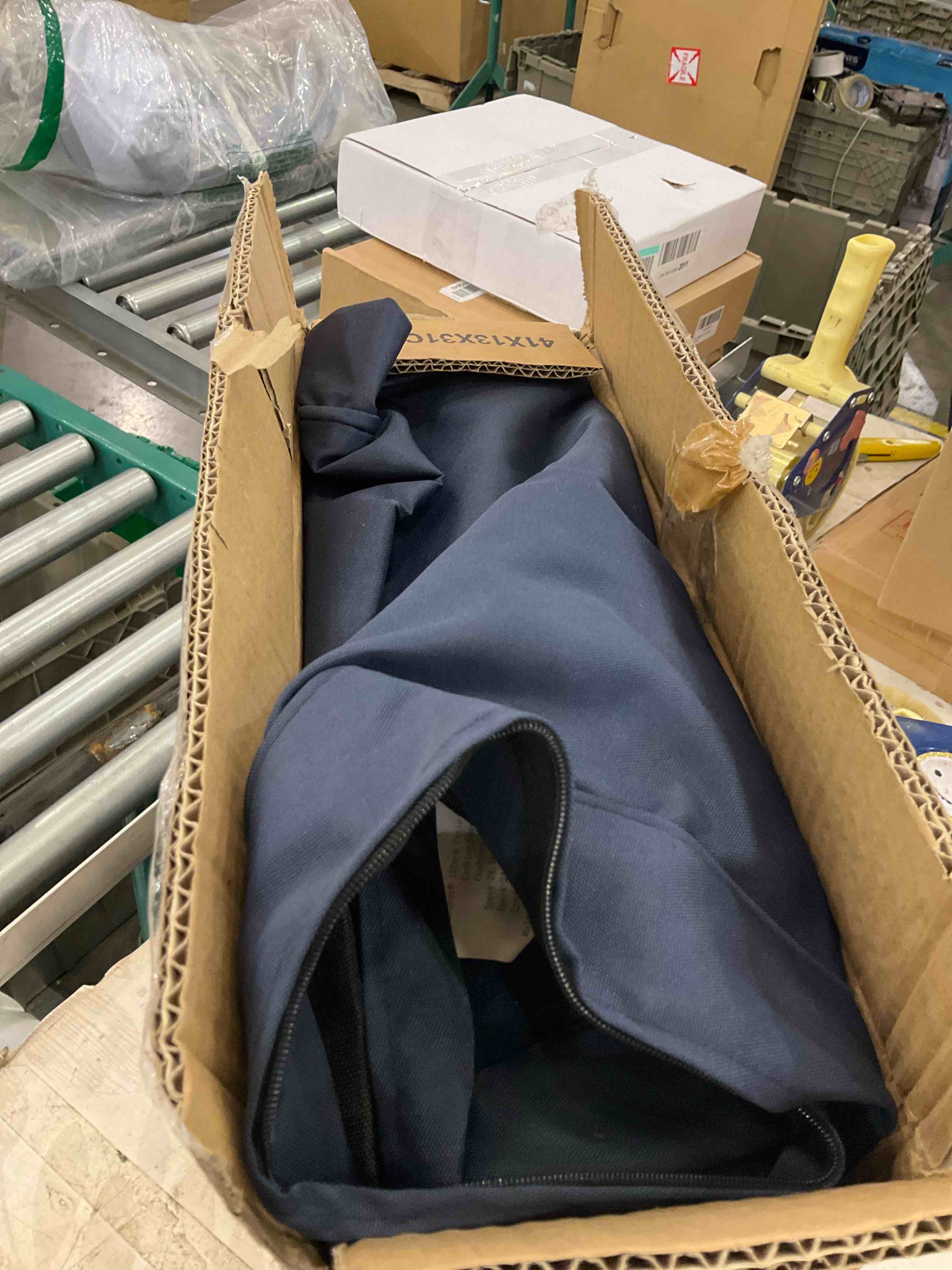 https://s3.amazonaws.com/lotting-images-prod/BargainHunt/EXS01515828_1716475241587.jpeg