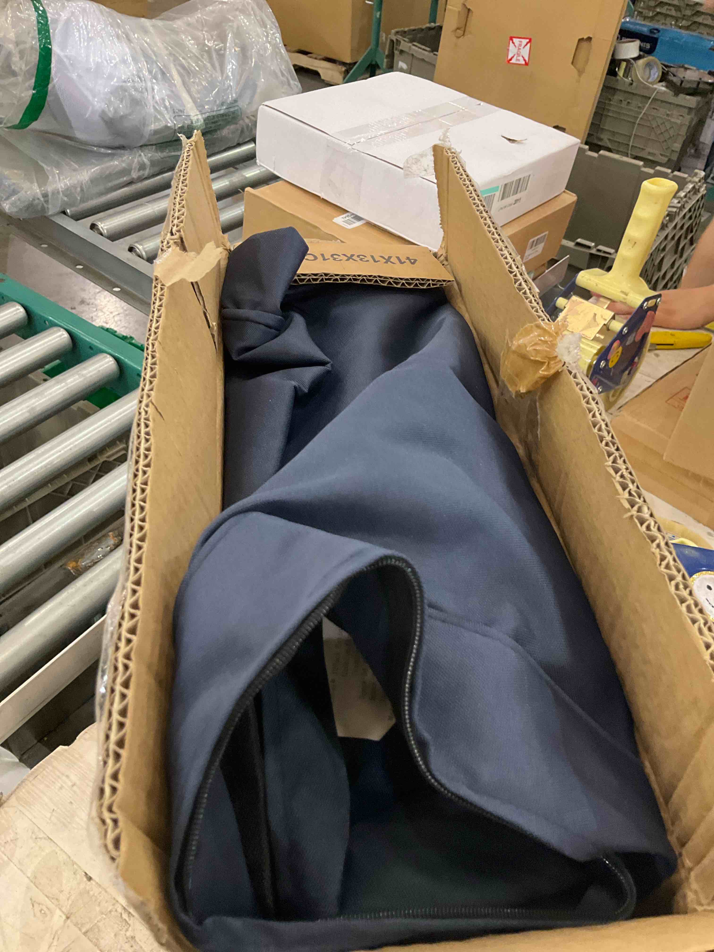 https://s3.amazonaws.com/lotting-images-prod/BargainHunt/EXS01515828_1716475242559.jpeg
