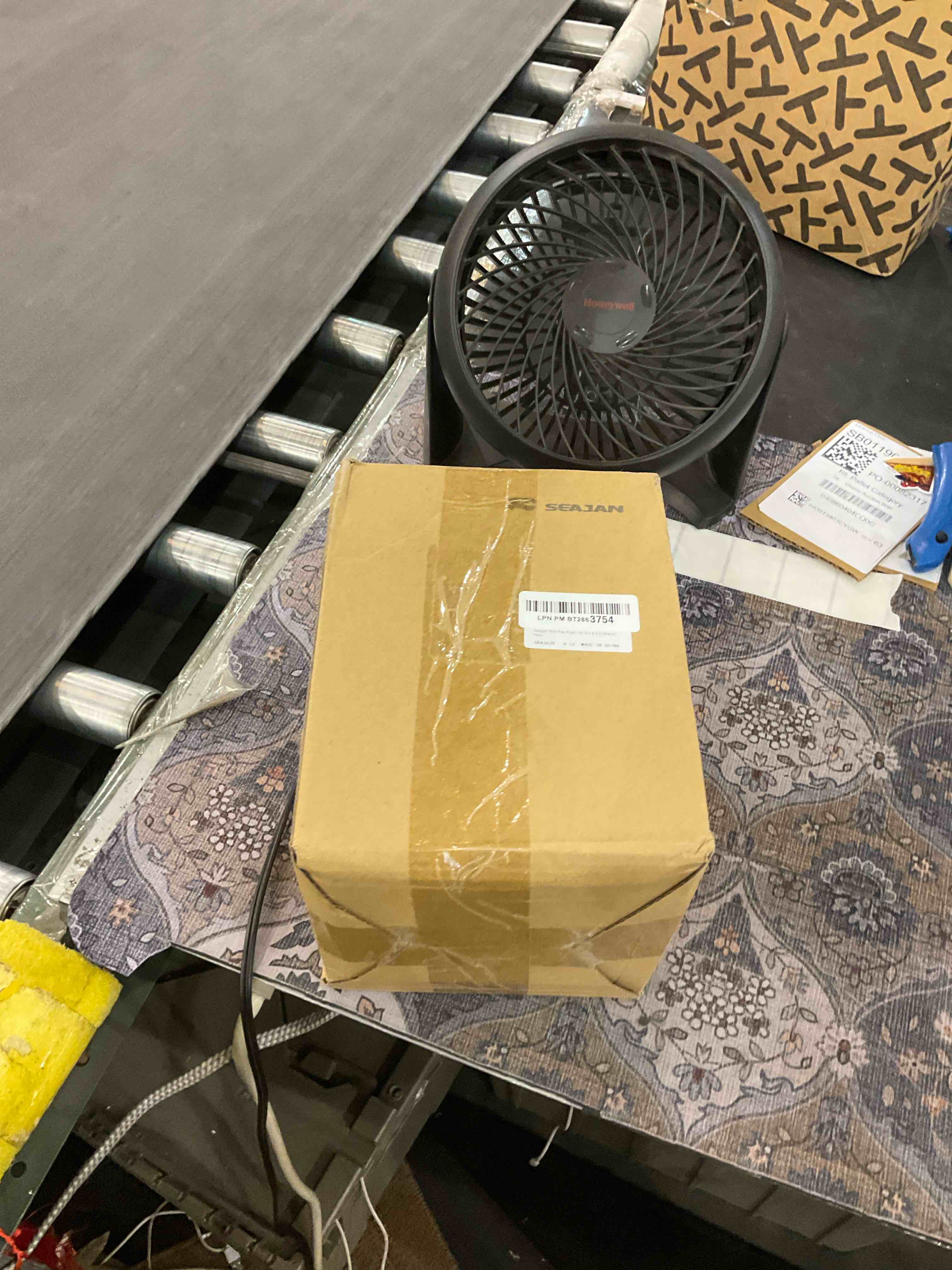 https://s3.amazonaws.com/lotting-images-prod/BargainHunt/EXS01516051_1716558668604.jpeg