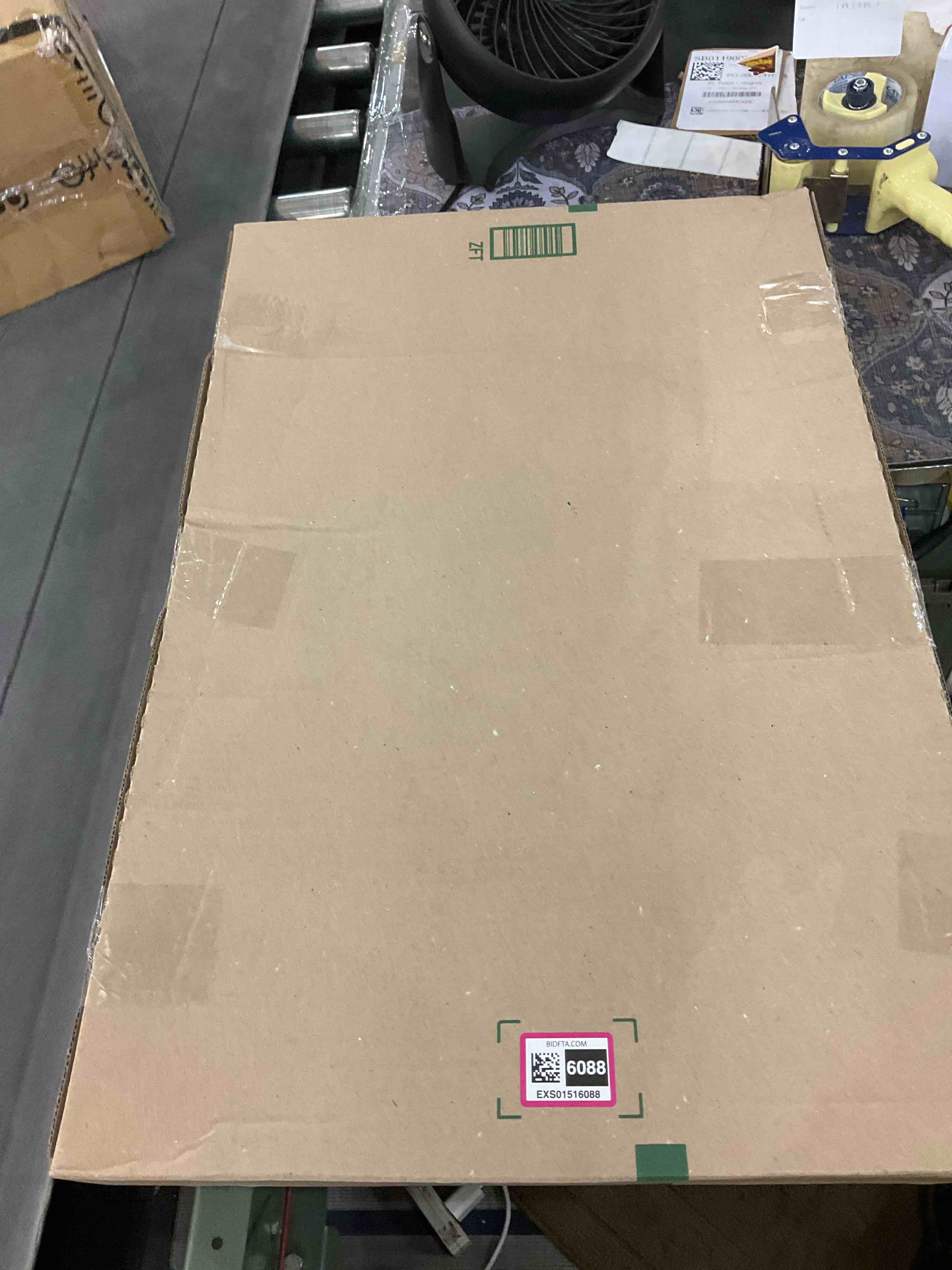 https://s3.amazonaws.com/lotting-images-prod/BargainHunt/EXS01516088_1716561752758.jpeg